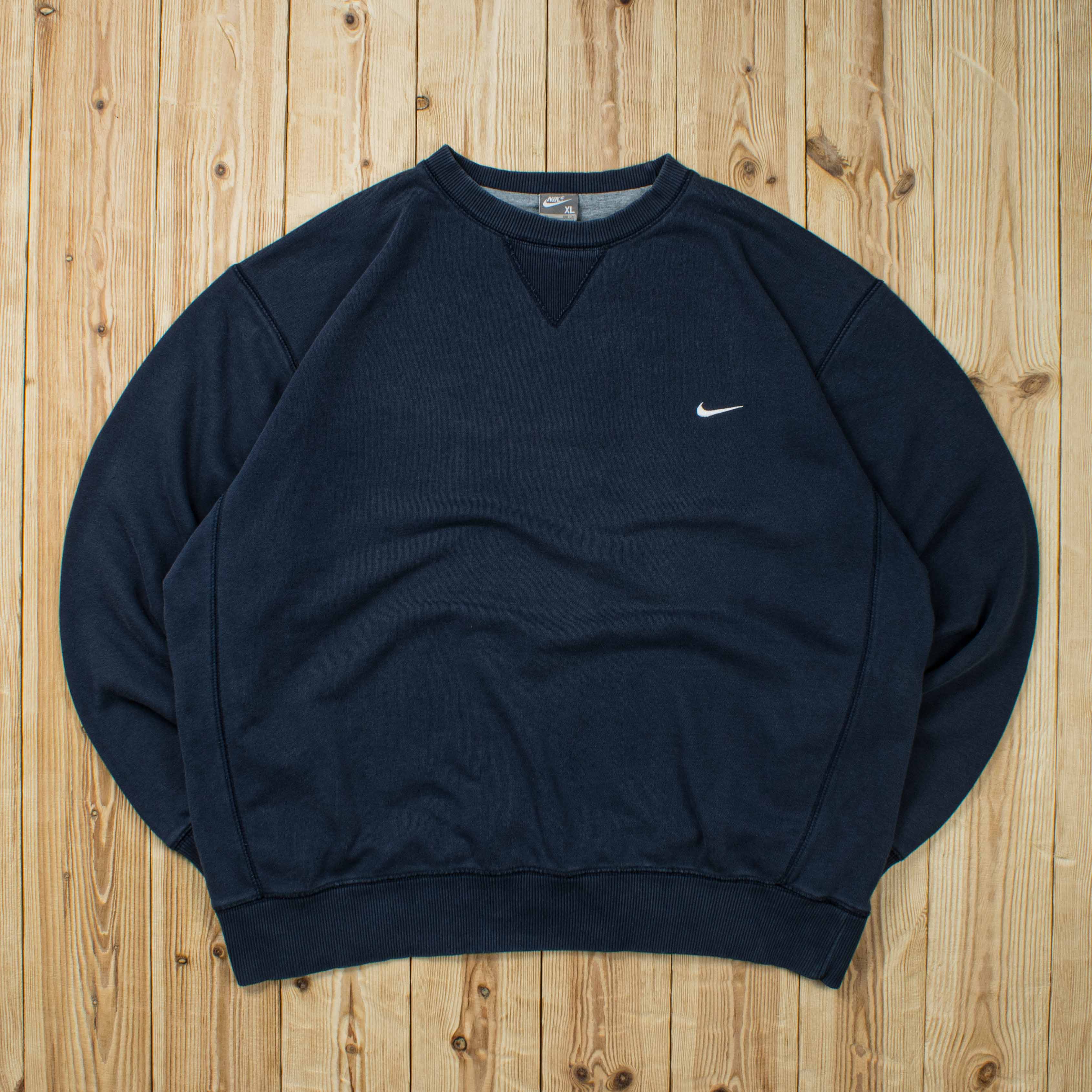 (L/XL) Vintage Nike Essential Embroidered Sweatshirt