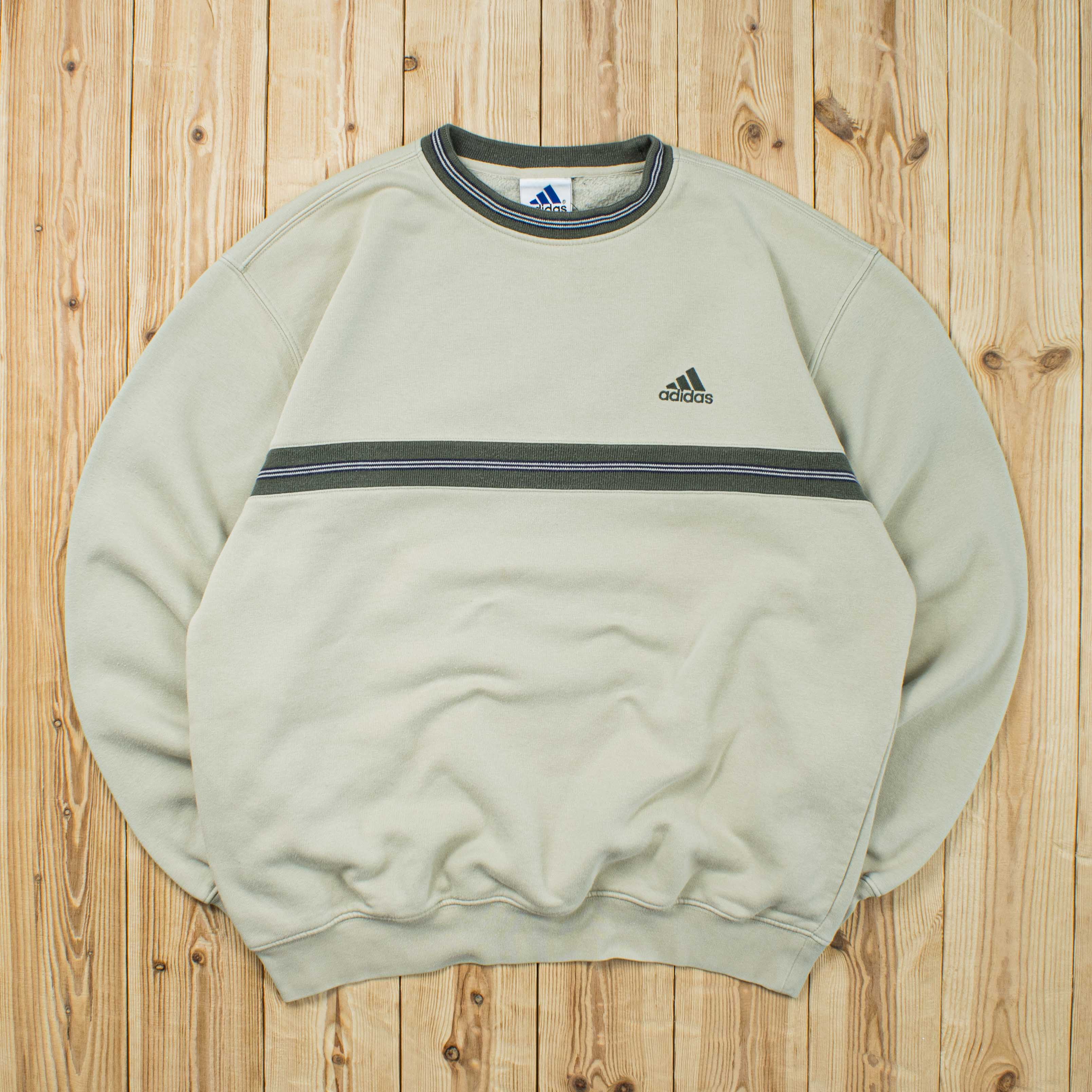 (M) Vintage Adidas Essential Embroidered Sweatshirt