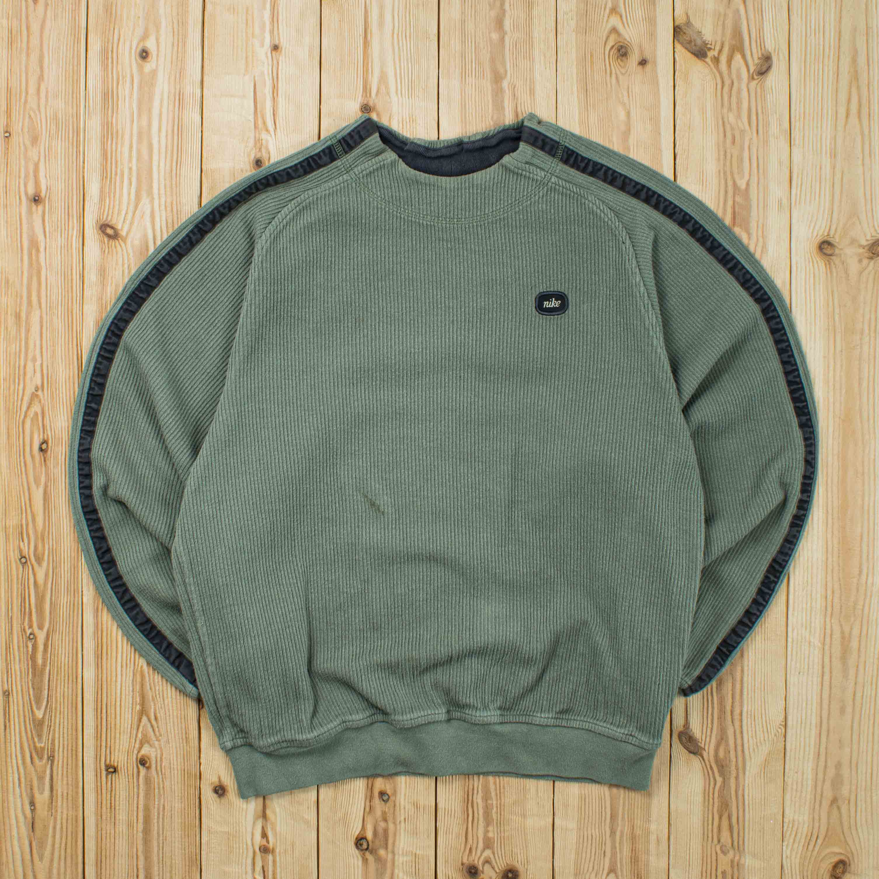 (S) Vintage Nike Essential Embroidered Sweatshirt