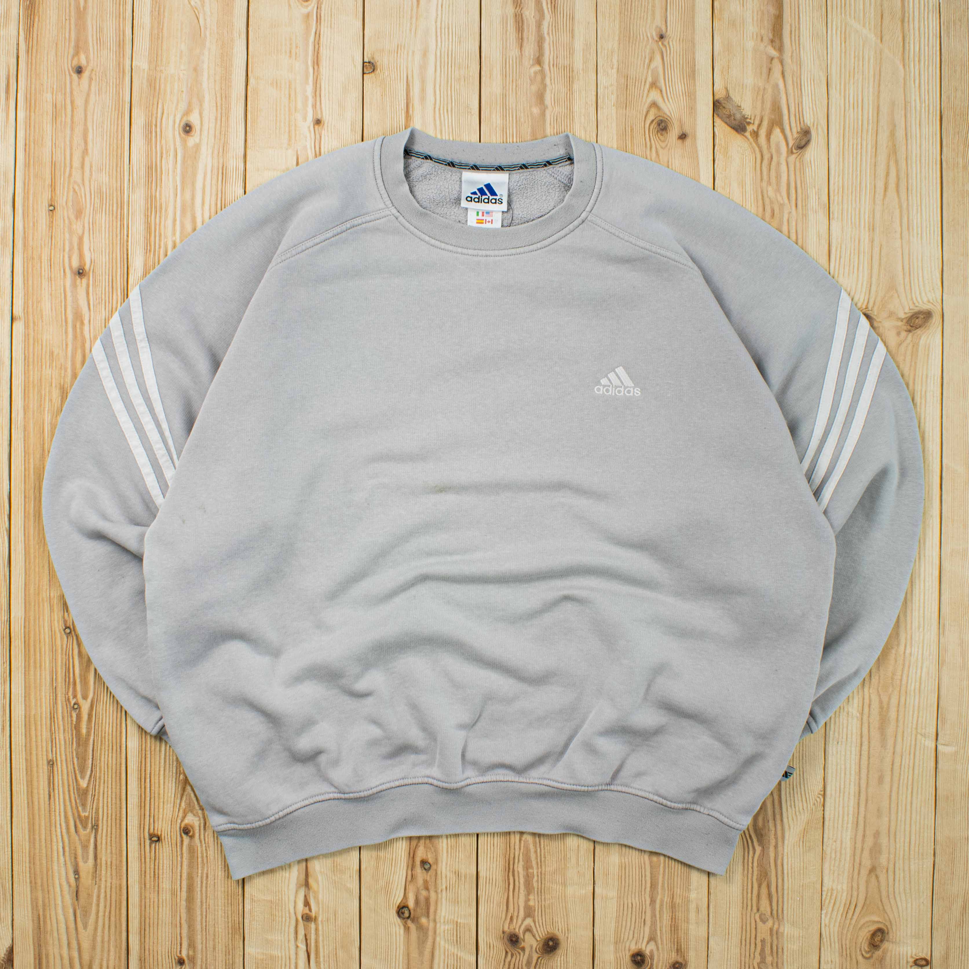 (L) Vintage Adidas Essential Embroidered Sweatshirt