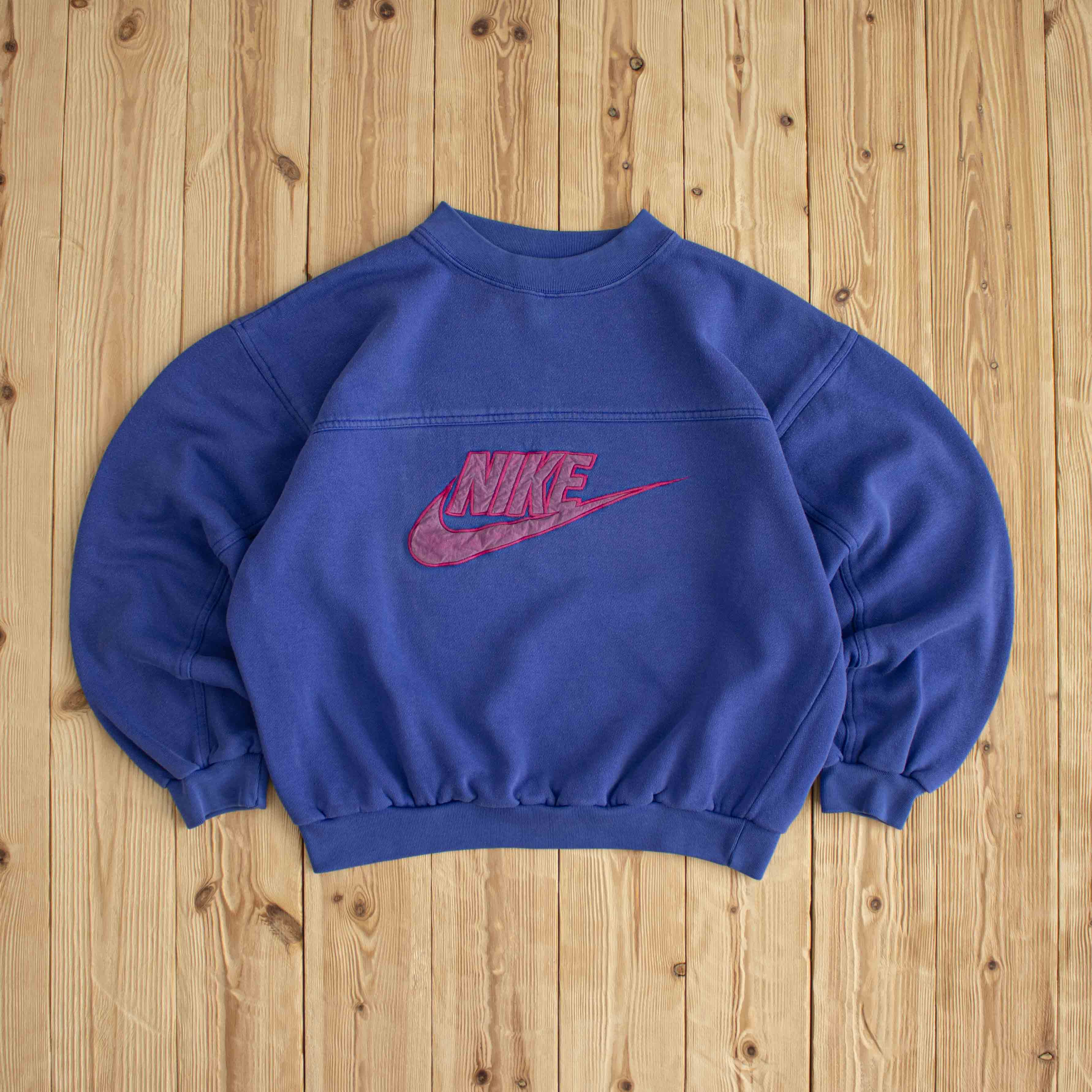 (S/M) Nike Spell Out Vintage Embroidered Sweatshirt Purple