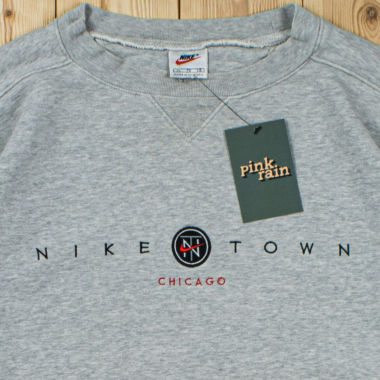(XL) Vintage Nike Town Chicago Embroidered Sweatshirt