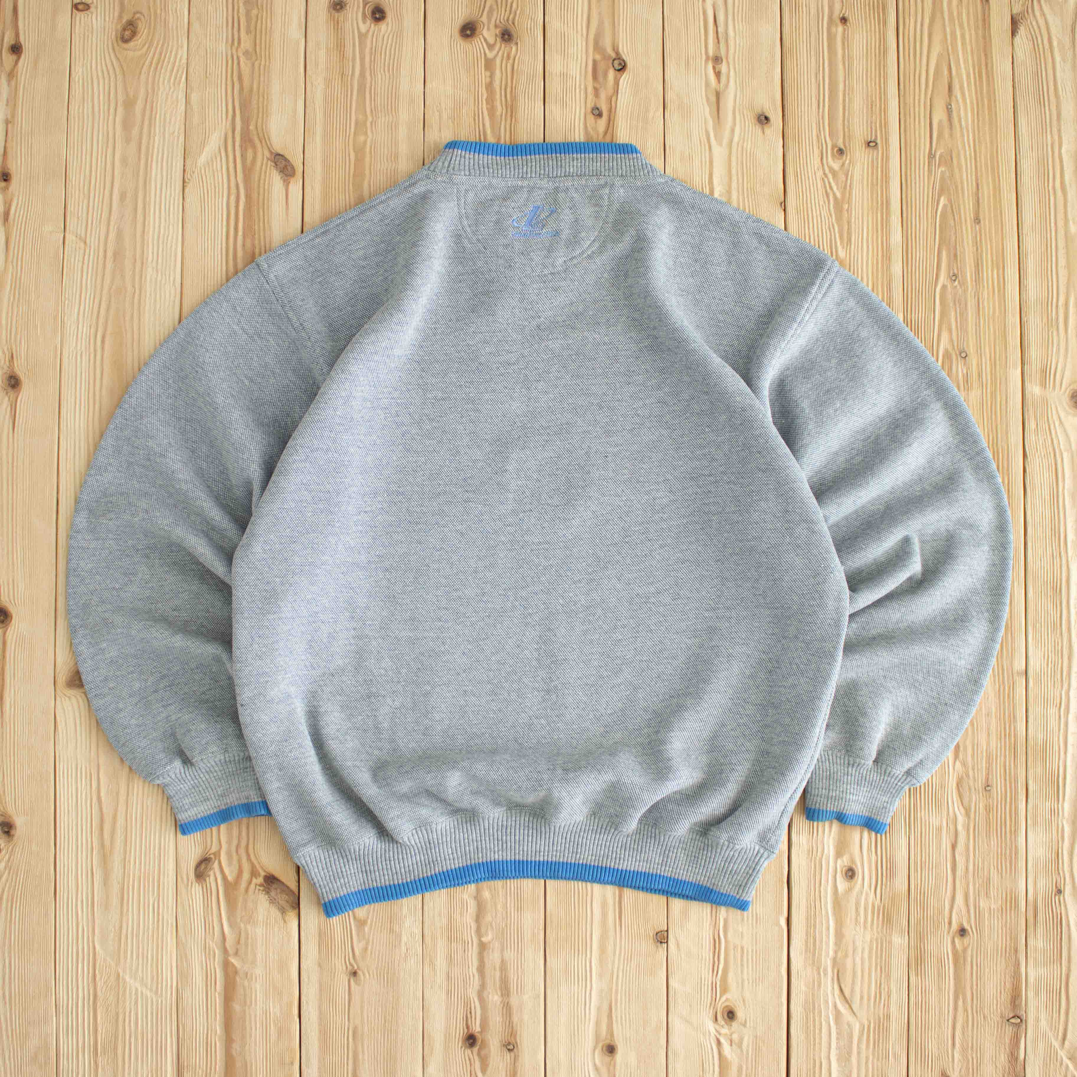 (L) Logo Athletic North Carolina Tar Heels Vintage Embroidered Sweatshirt Gray