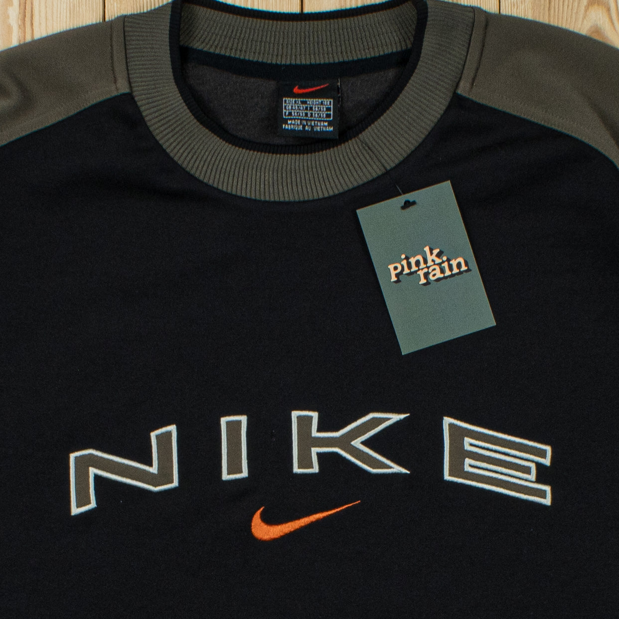 (L) Vintage Nike Spell Out Embroidered Sweatshirt