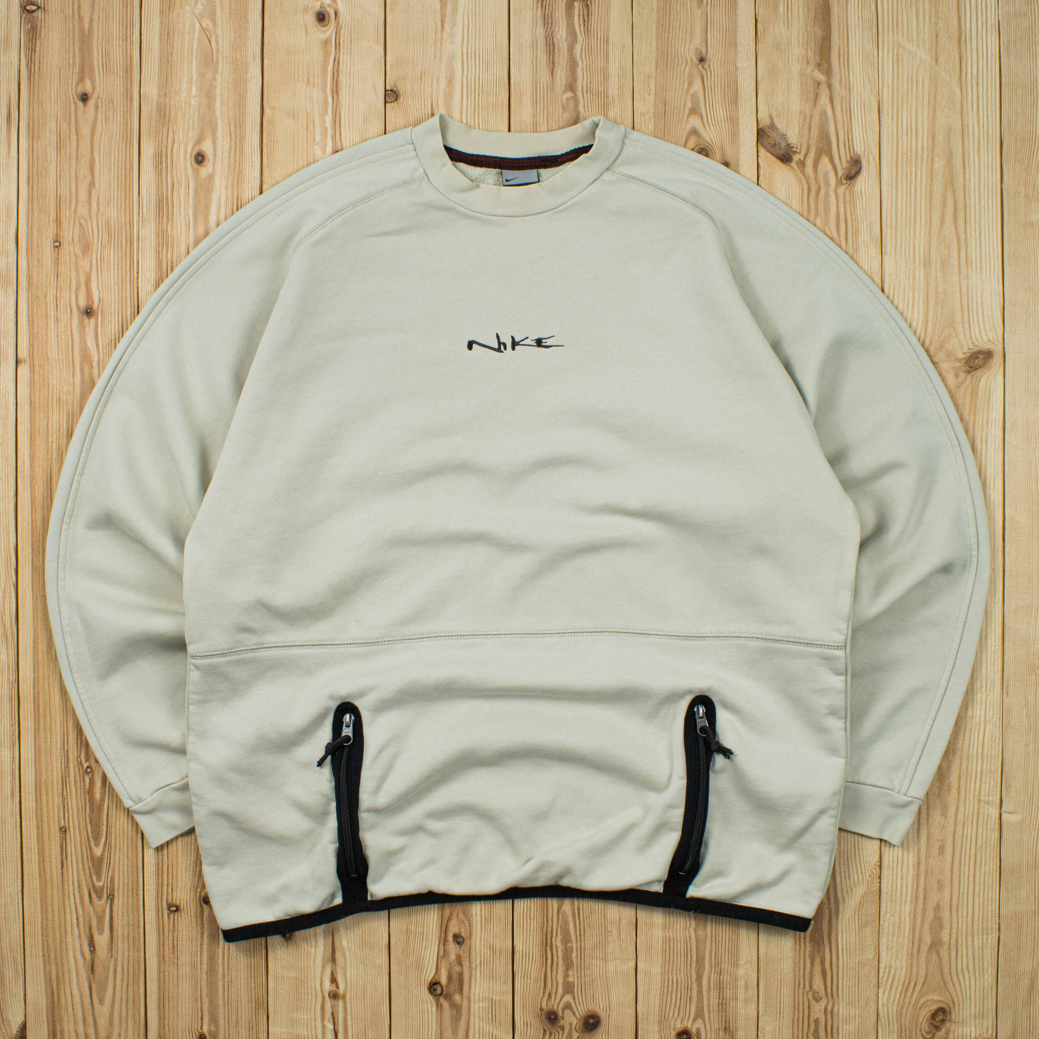 (L) Vintage Nike Spell Out Embroidered Sweatshirt