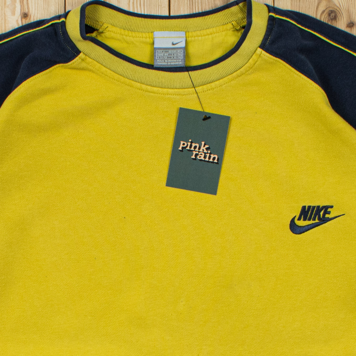 (L) Vintage Nike Essential Embroidered Sweatshirt