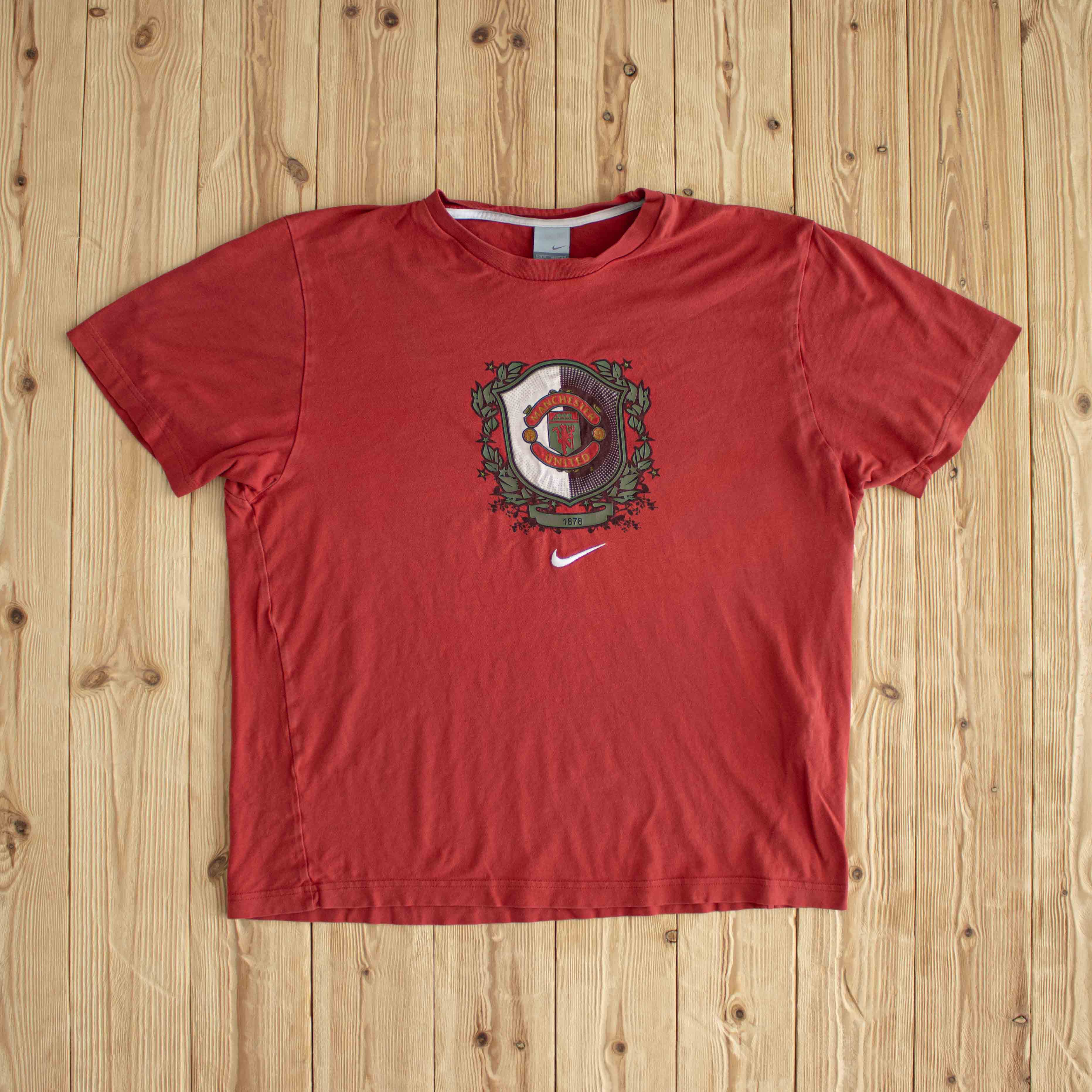 (L/XL) Nike Manchester United Vintage Embroidered T-Shirt Red