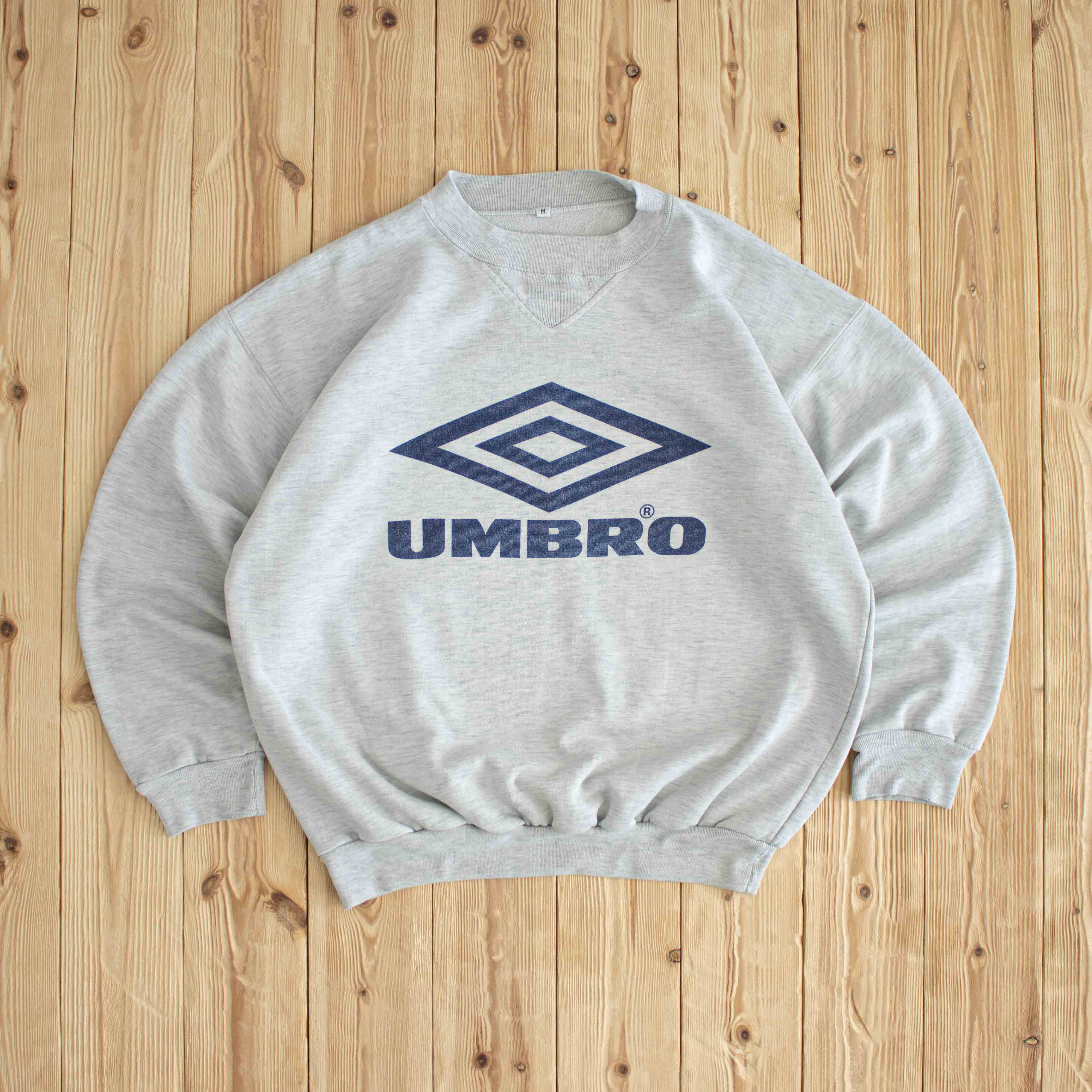 (M) Umbro Spell Out Vintage Sweatshirt Gray
