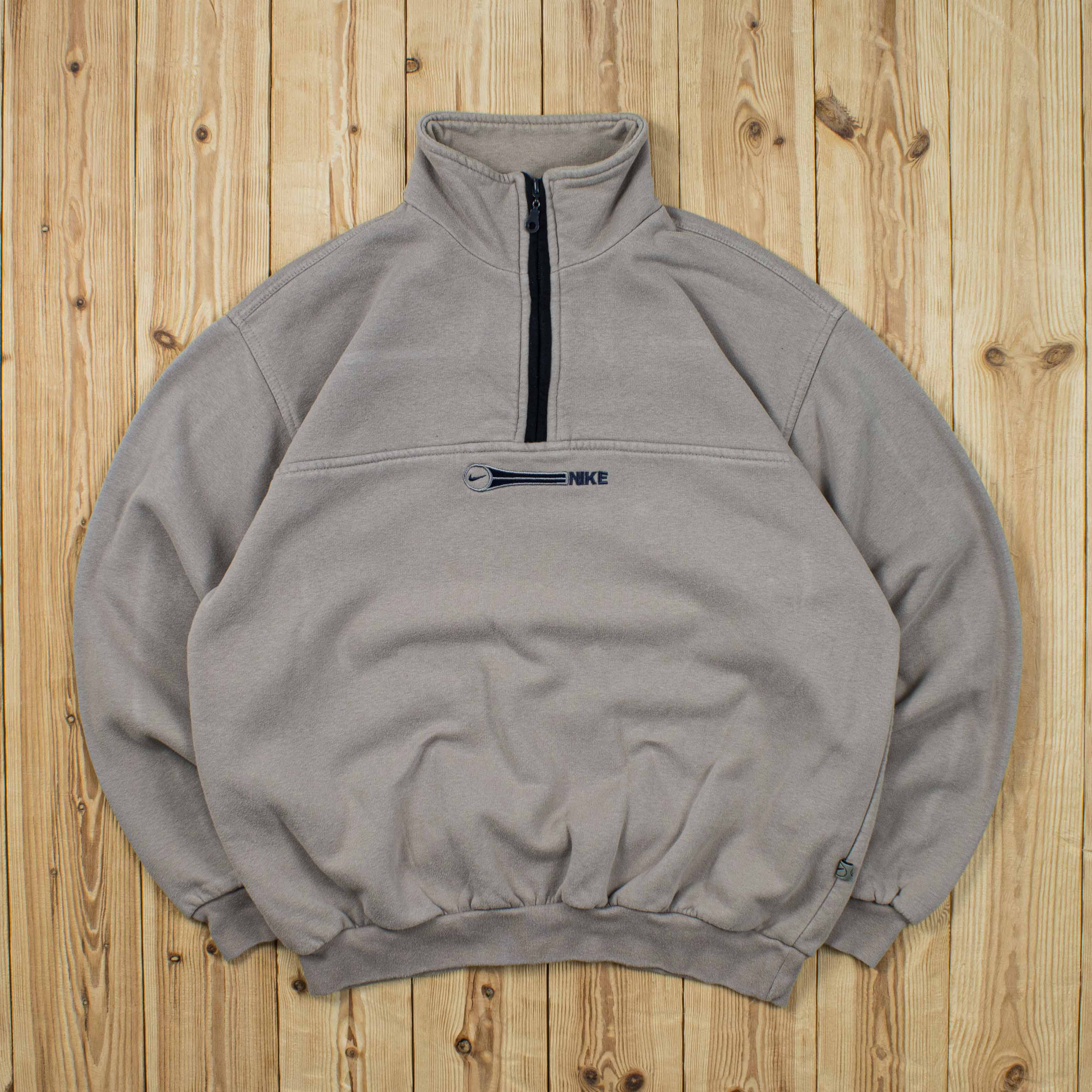 (M) Vintage Nike Embroidered Quarter-Zip Sweatshirt