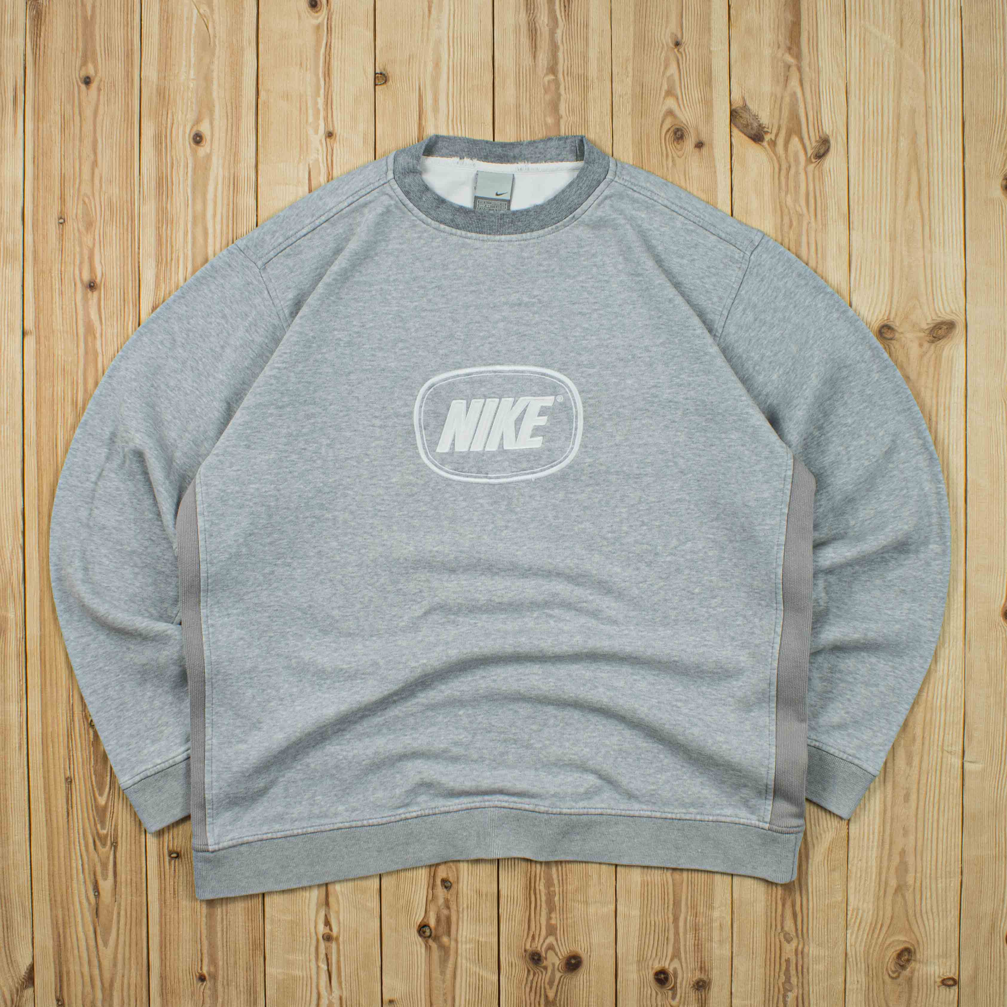 (L) Vintage Nike Spell Out Embroidered Sweatshirt