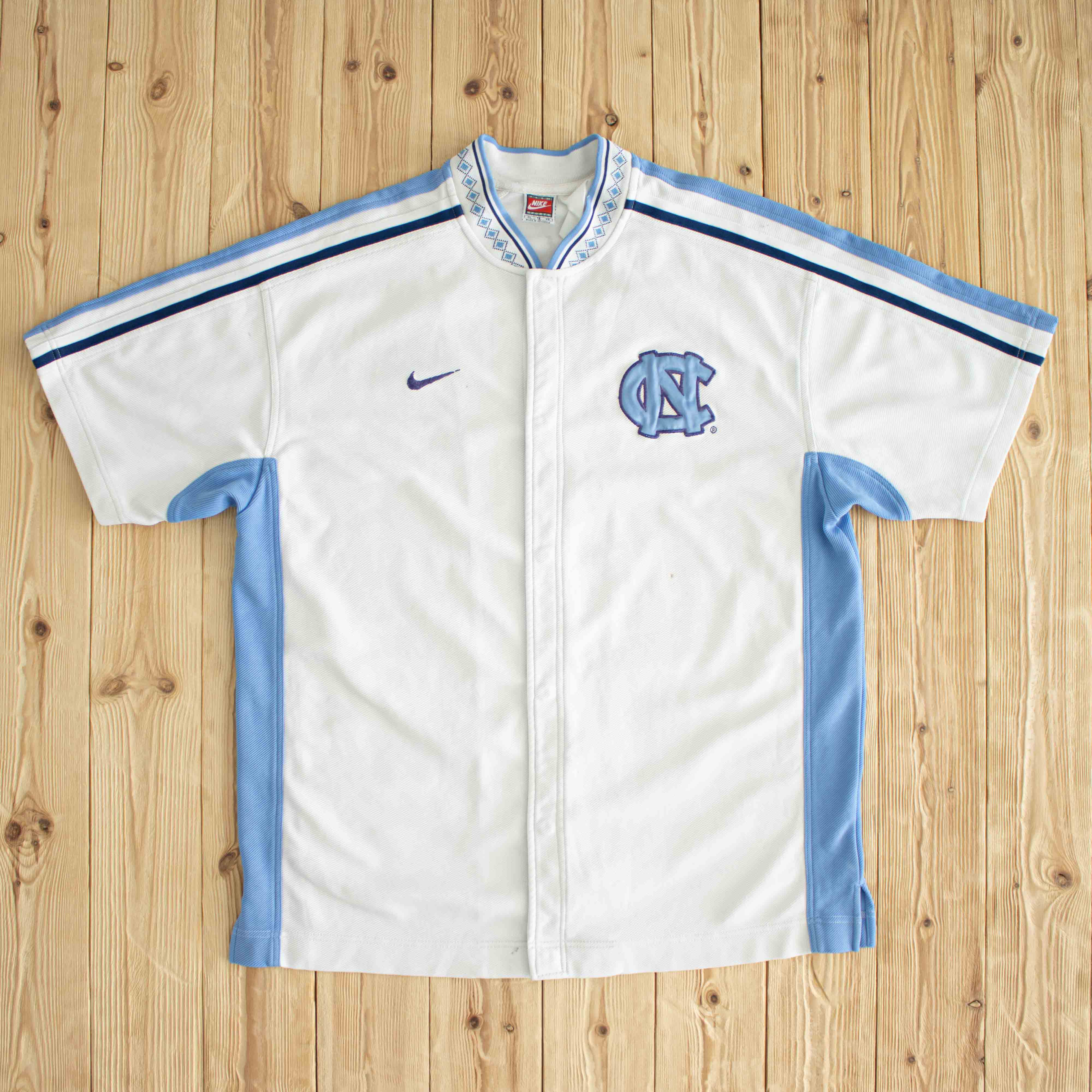 (L/XL) Nike North Carolina Vintage Embroidered Button Up Shirt White