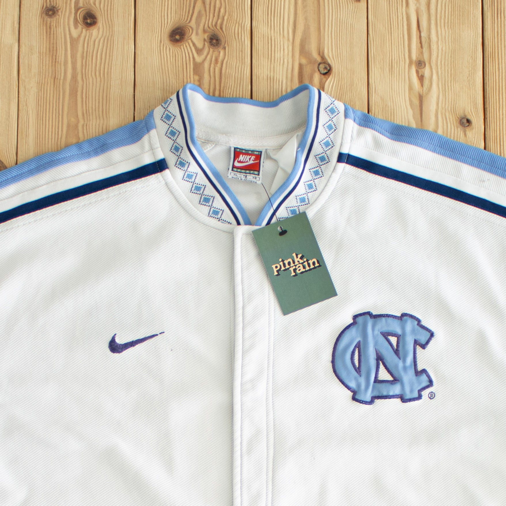 (L/XL) Nike North Carolina Vintage Embroidered Button Up Shirt White