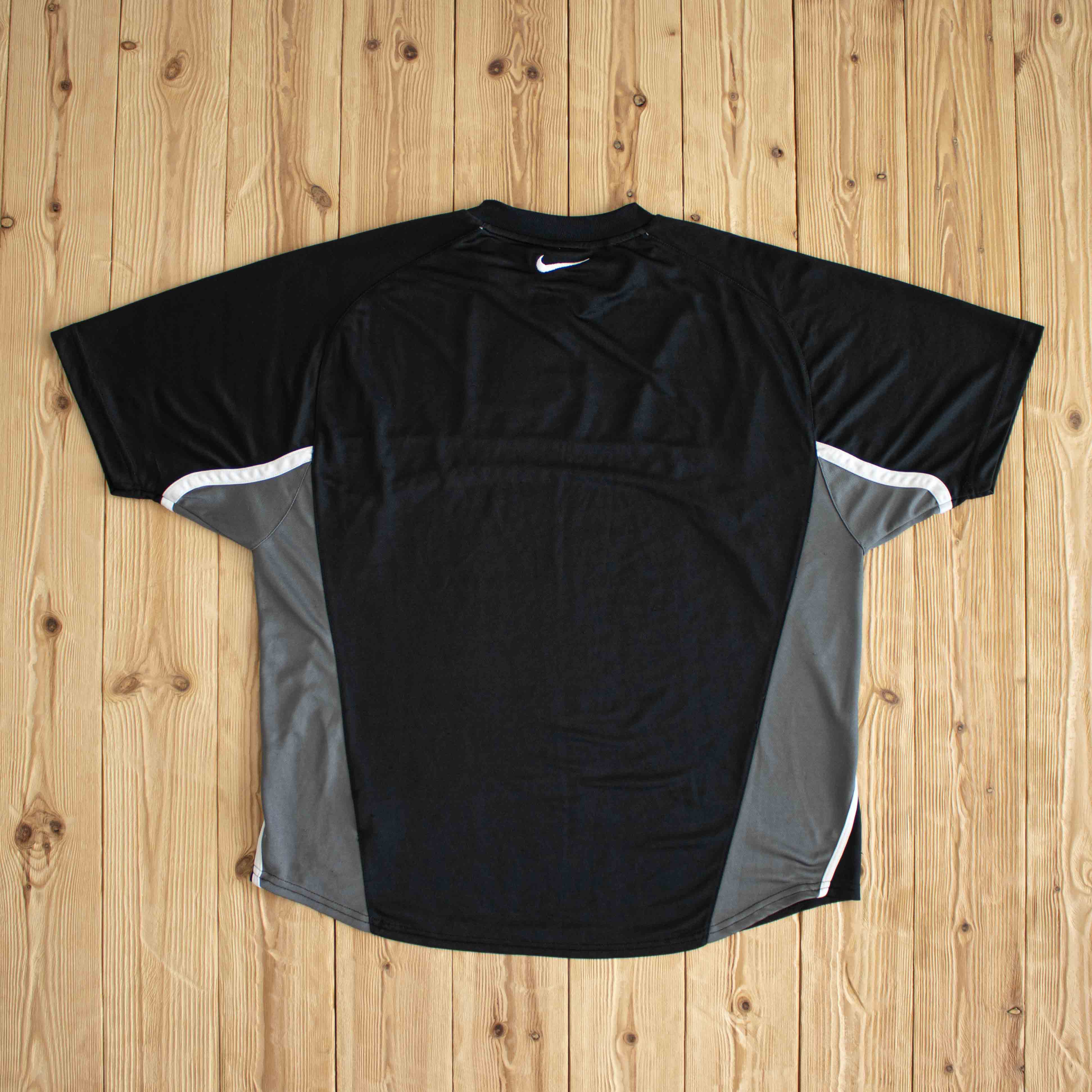 (L) Nike Center Swoosh Vintage Embroidered T-Shirt Black