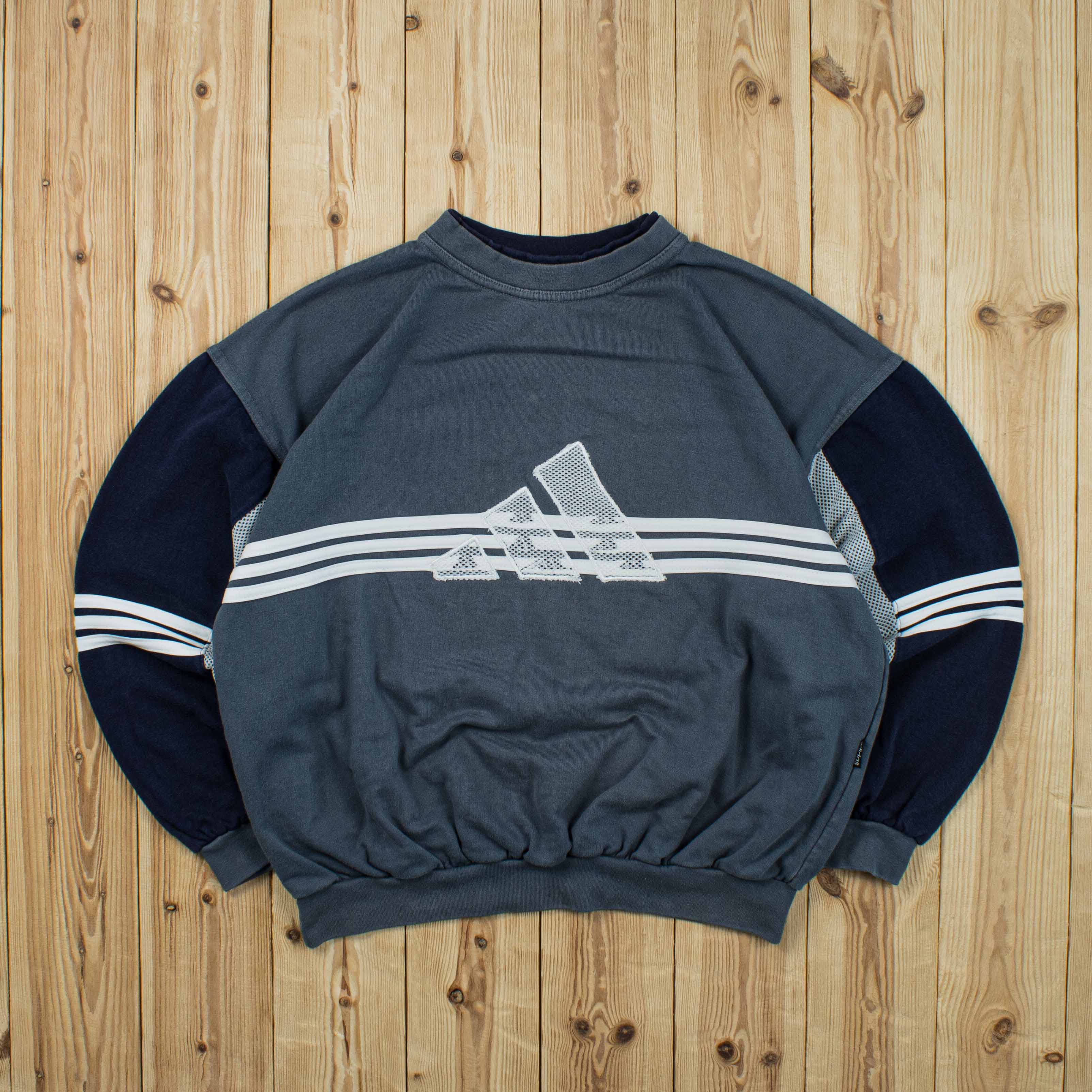(S) Vintage Adidas Embroidered Sweatshirt