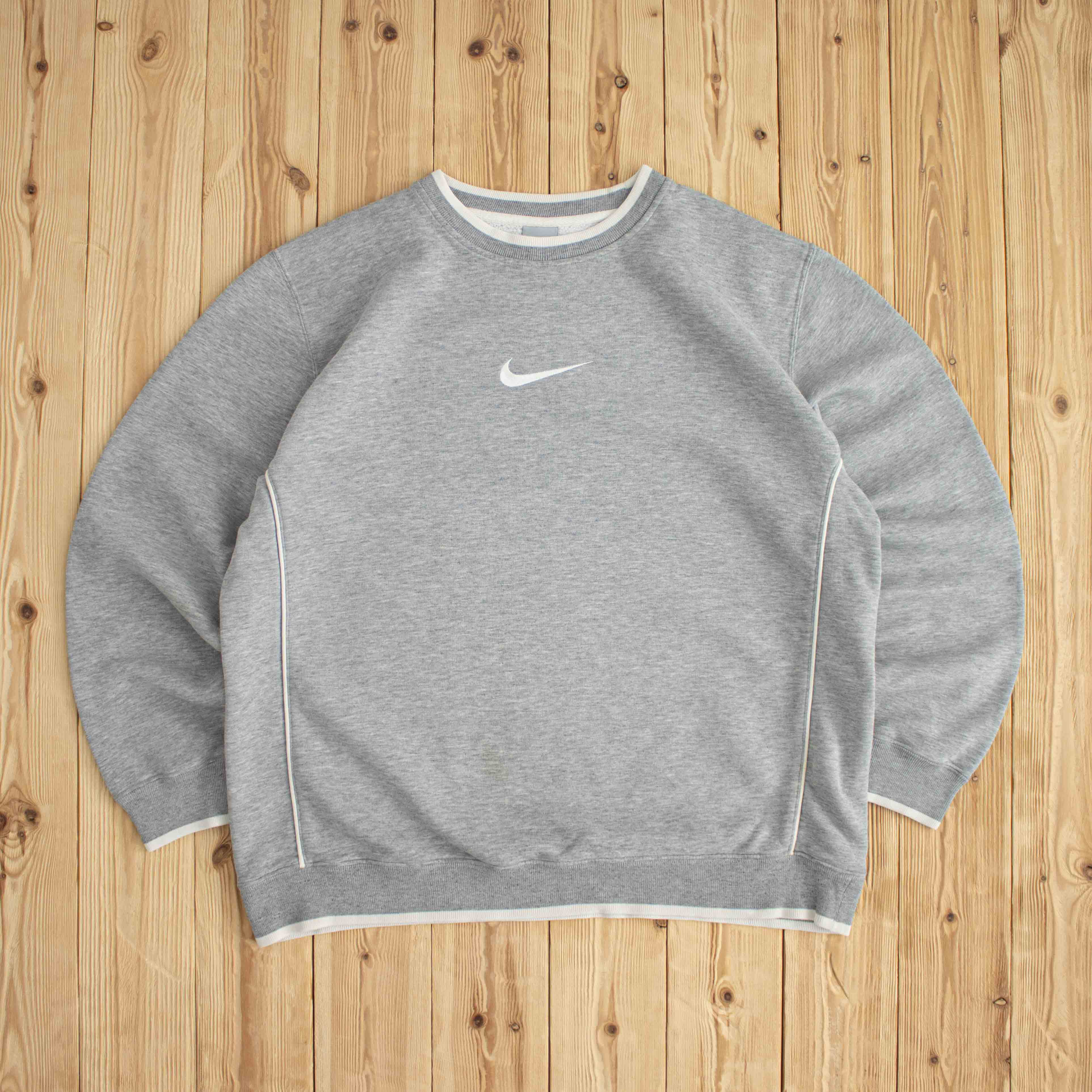 (L) Nike Swoosh Vintage Embroidered Sweatshirt Gray