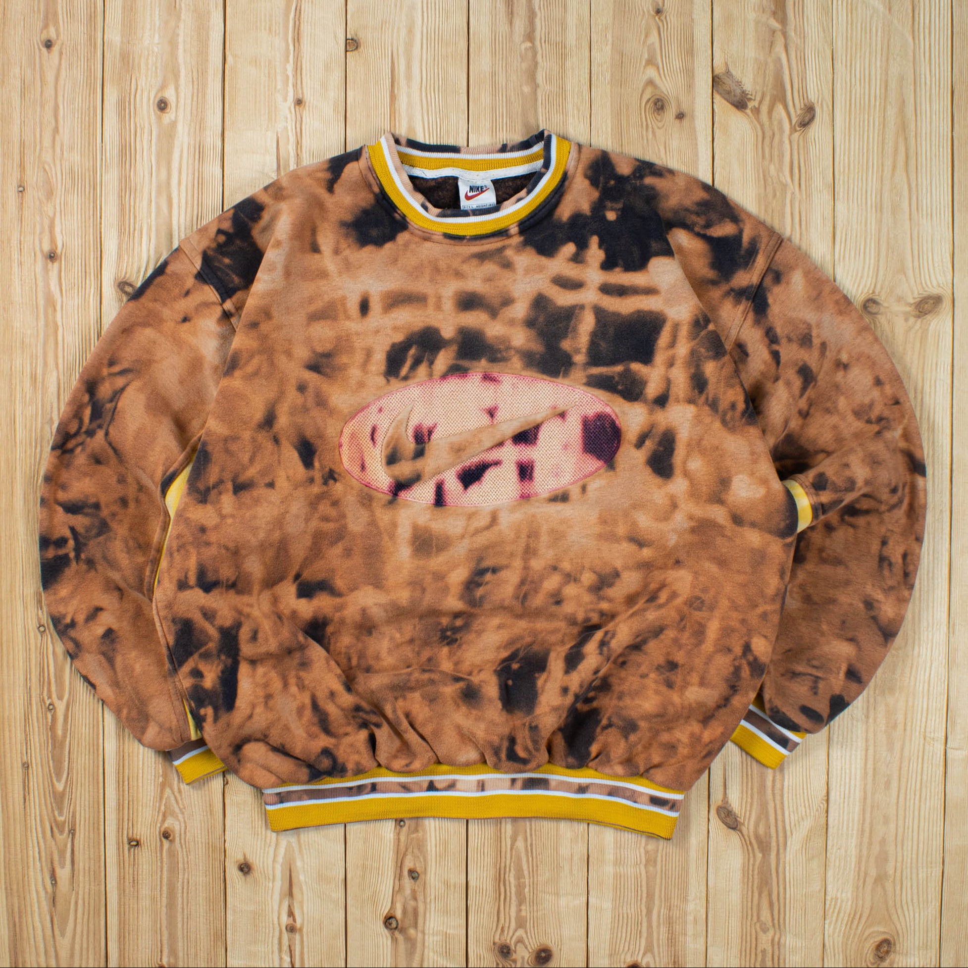 (M) Vintage Nike Swoosh Embossed Sweatshirt