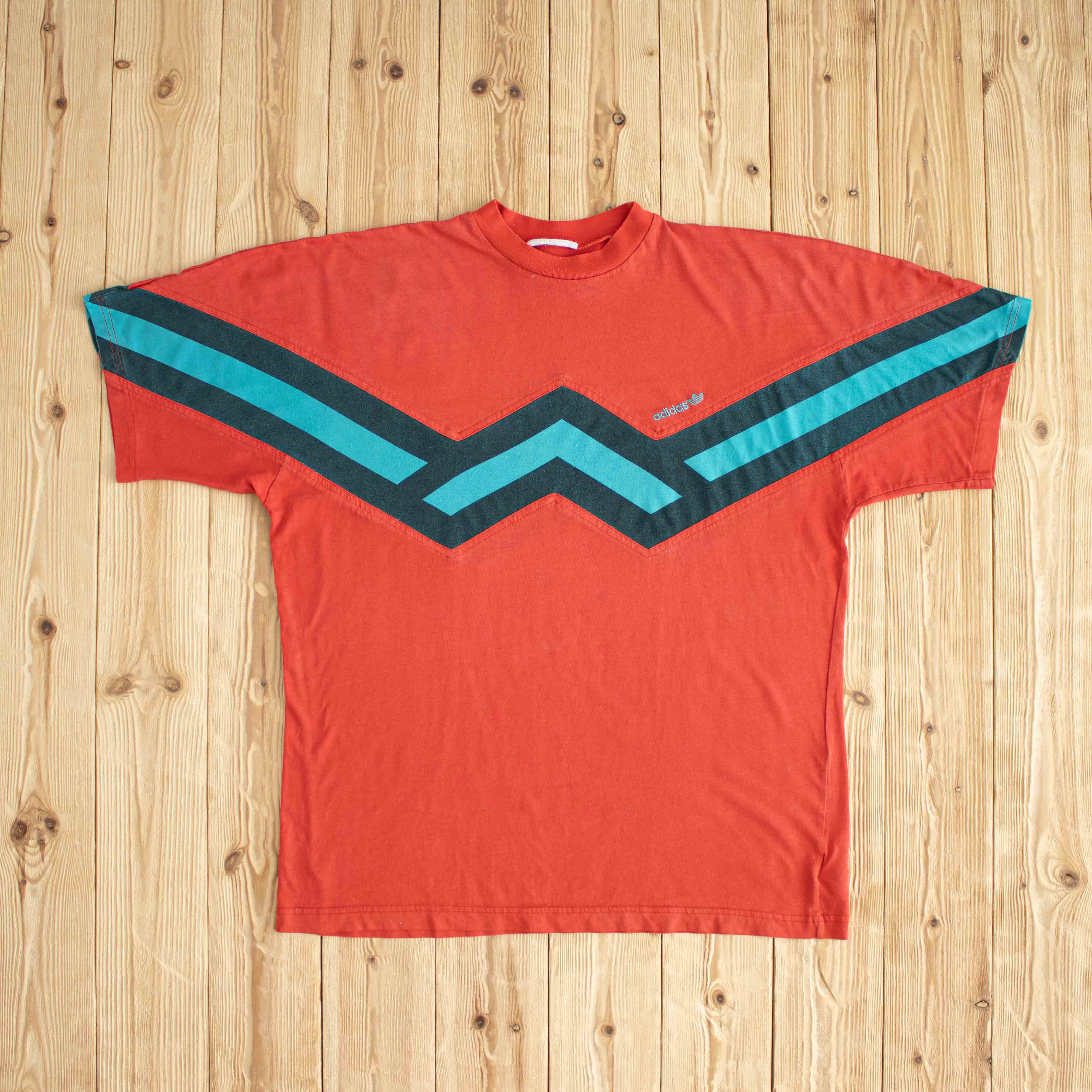 (M/L) Adidas Vintage Embroidered T-Shirt Red