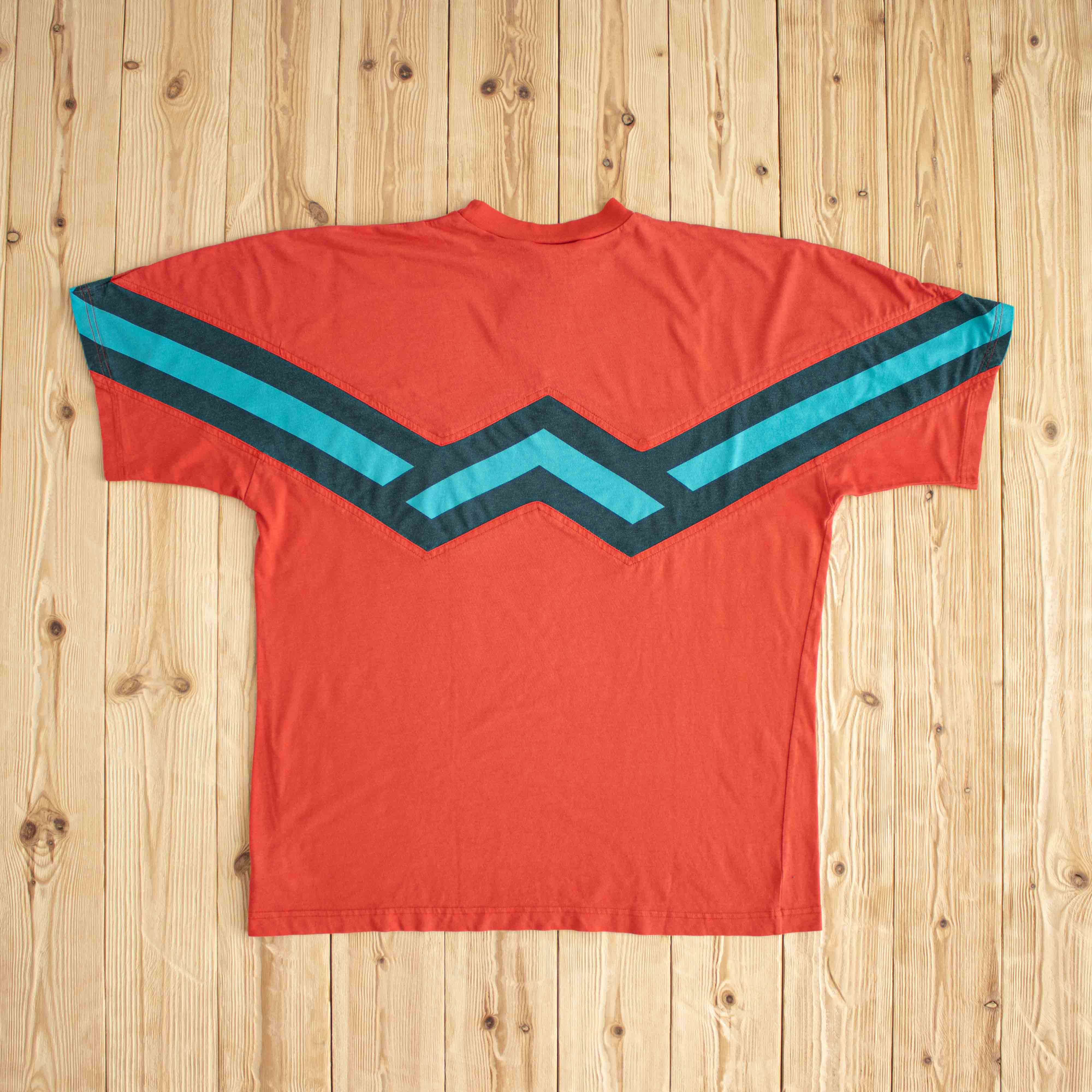 (M/L) Adidas Vintage Embroidered T-Shirt Red