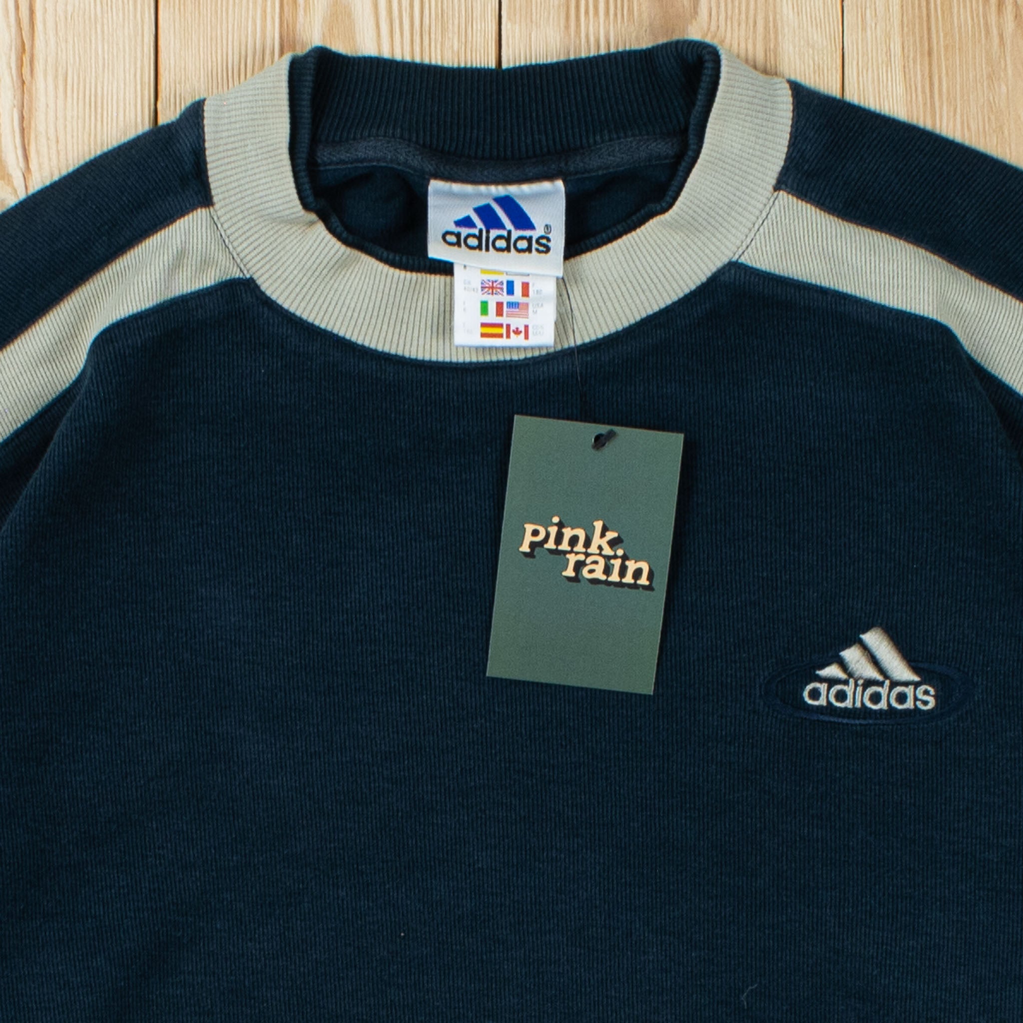 (M) Vintage Adidas Essential Embroidered Sweatshirt