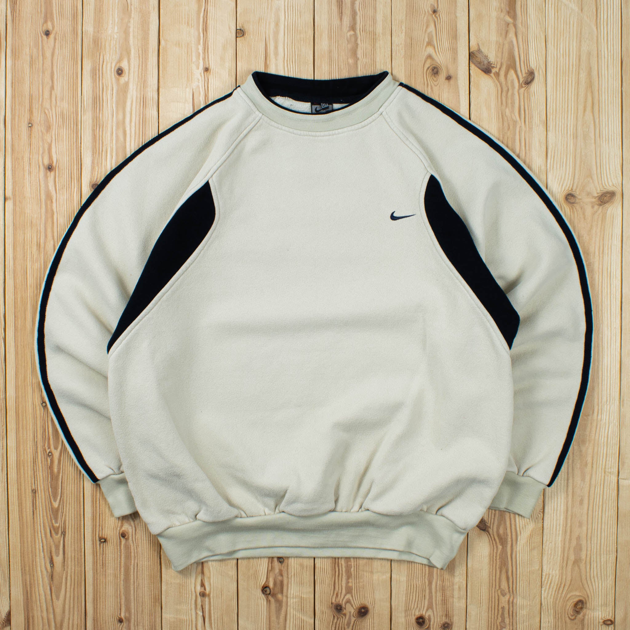 (M) Vintage Nike Essential Embroidered Sweatshirt