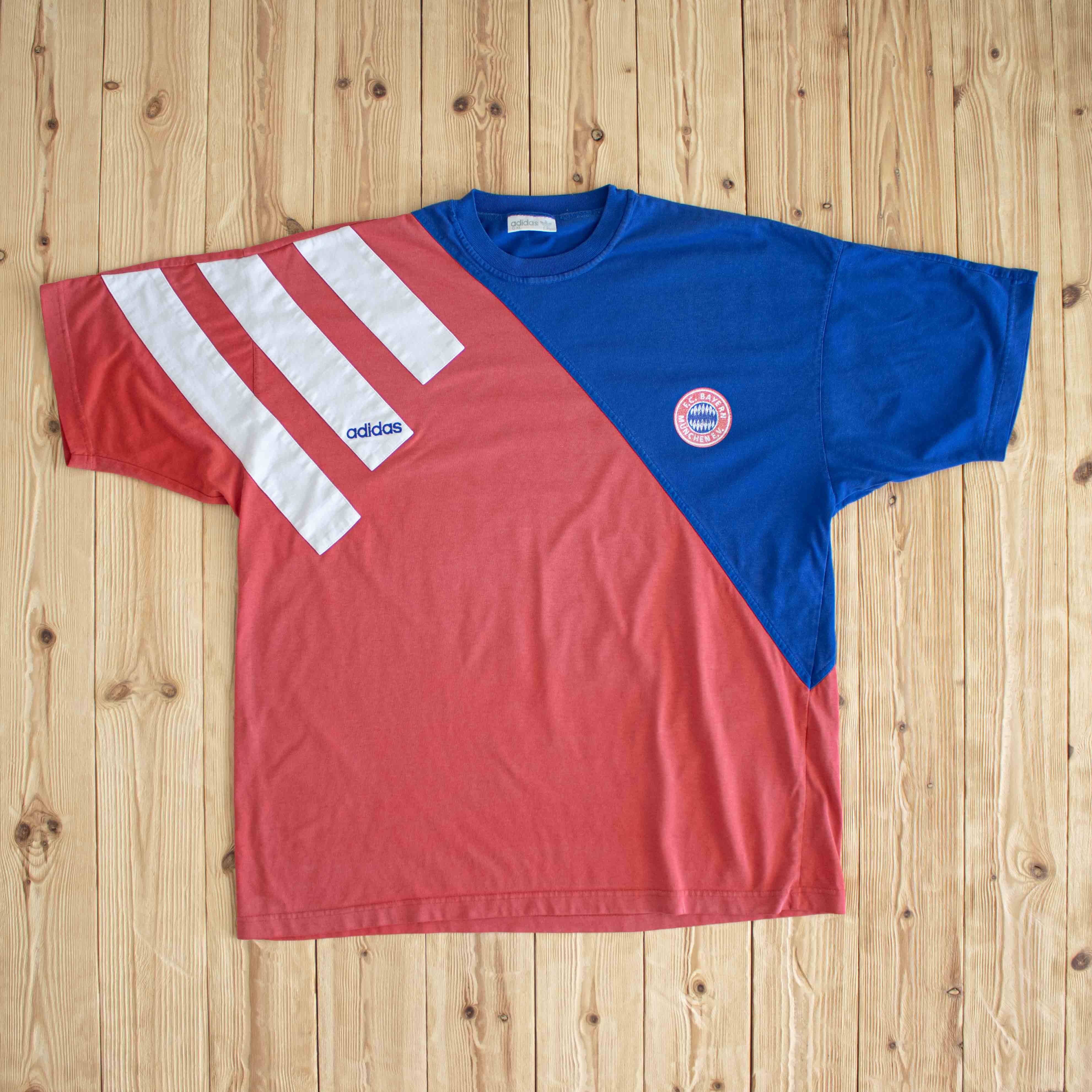 (L/XL) Adidas Bayern München Vintage Embroidered T-Shirt Red Blue