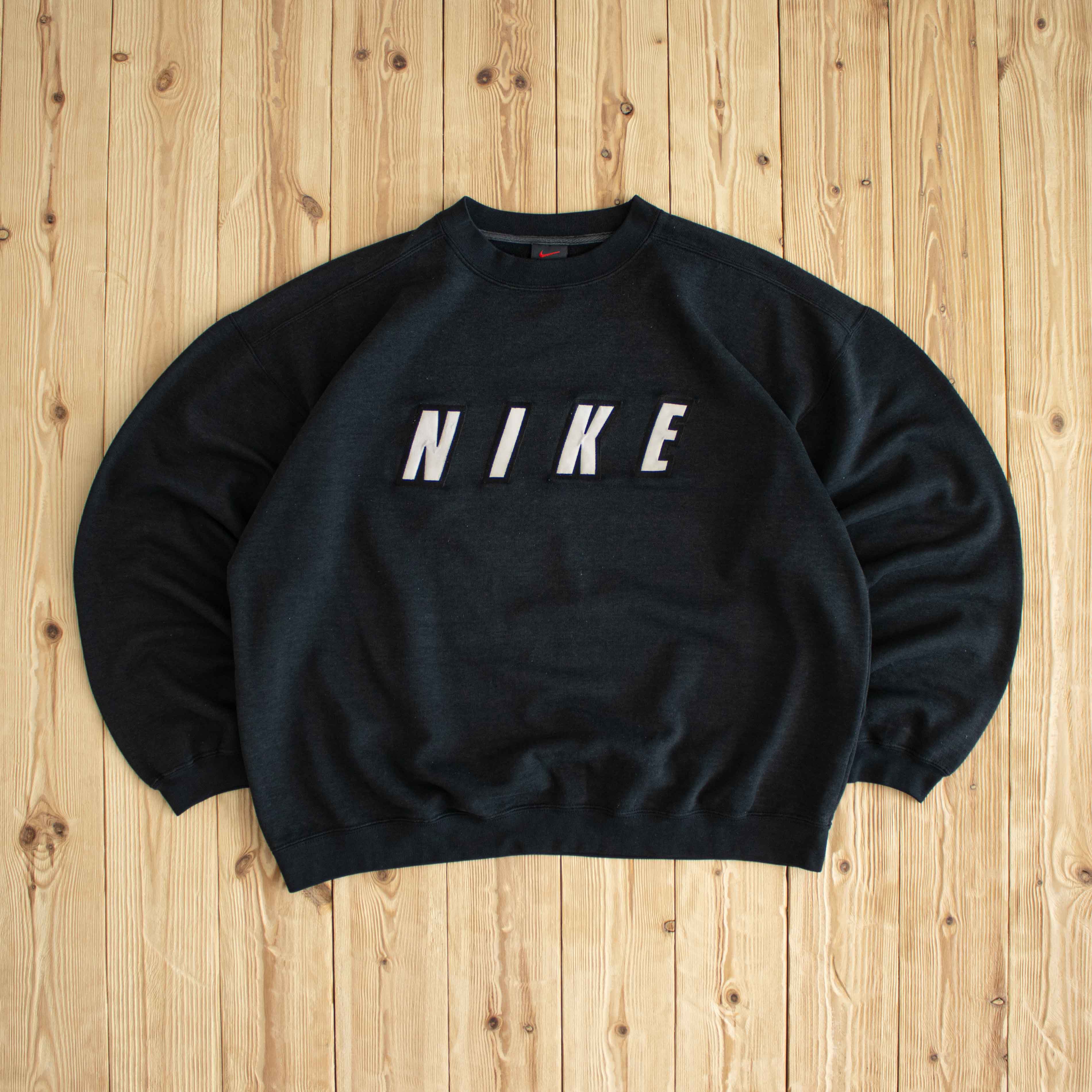 (L) Nike Spell Out Vintage Embroidered Sweatshirt Black