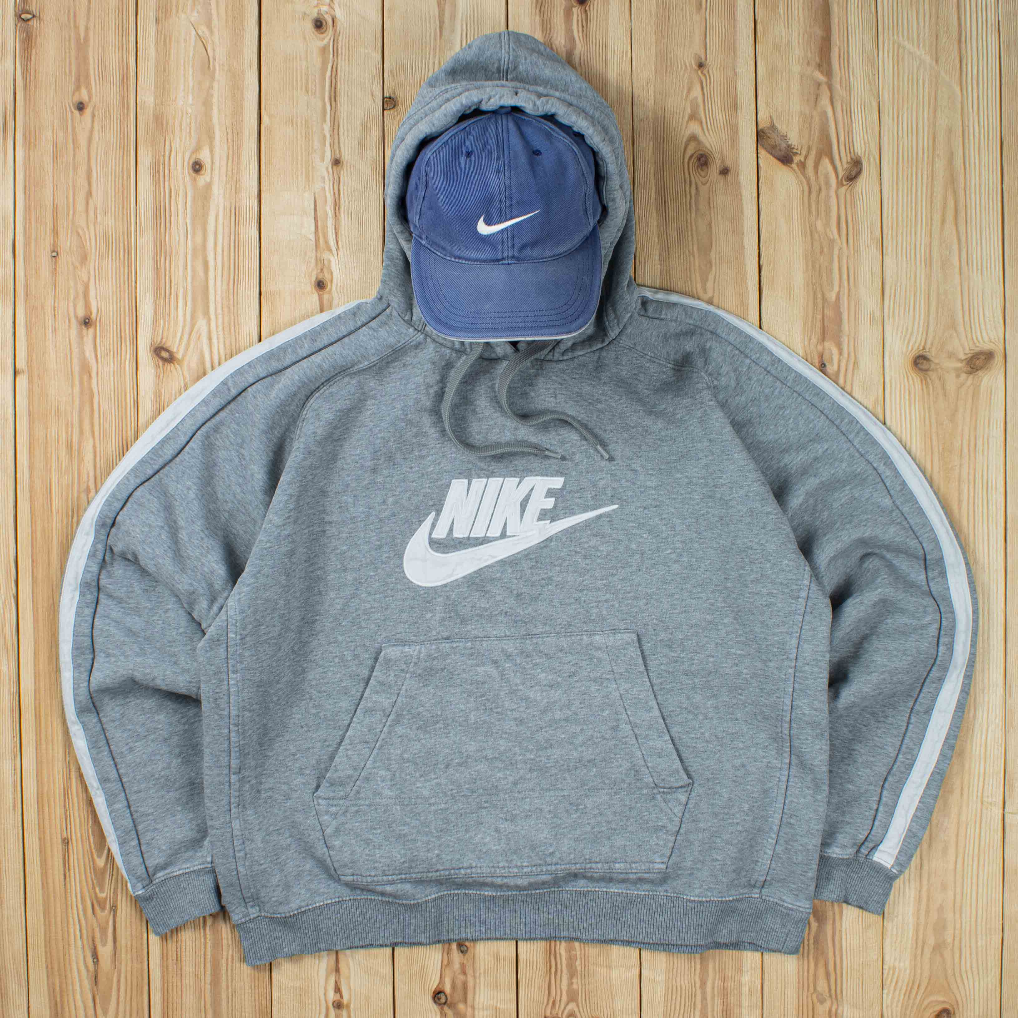 (M) Vintage Nike Logo Embroidered Hoodie