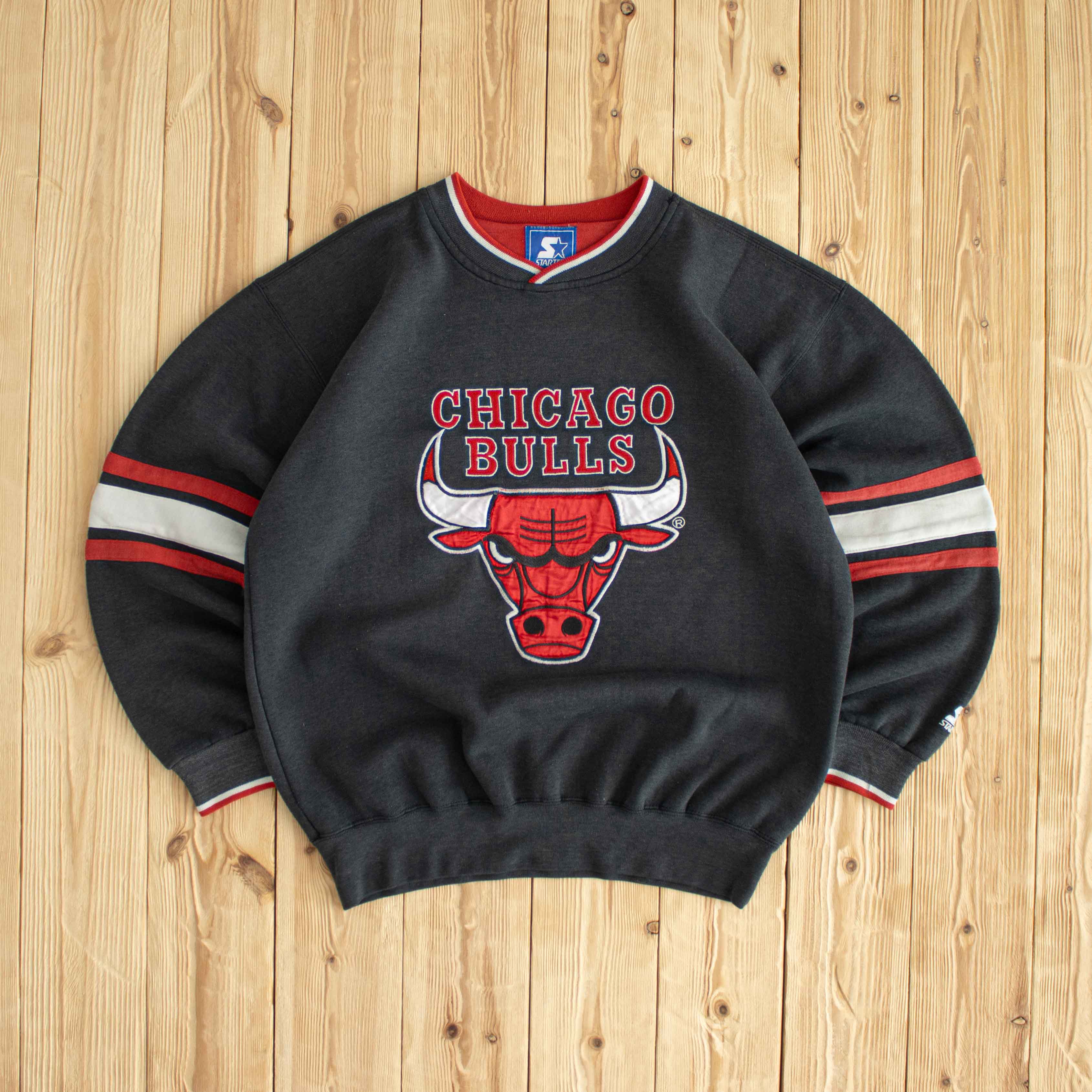 (S/M) Starter Chicago Bulls Vintage Embroidered Sweatshirt Black