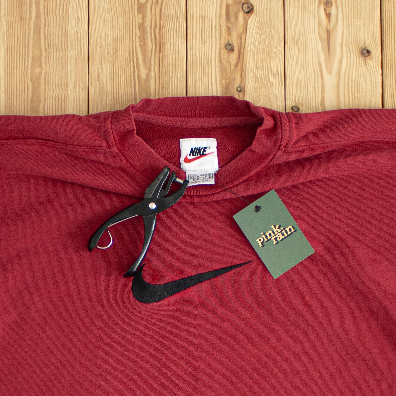 (M) Nike Swoosh Vintage Embroidered Sweatshirt Red