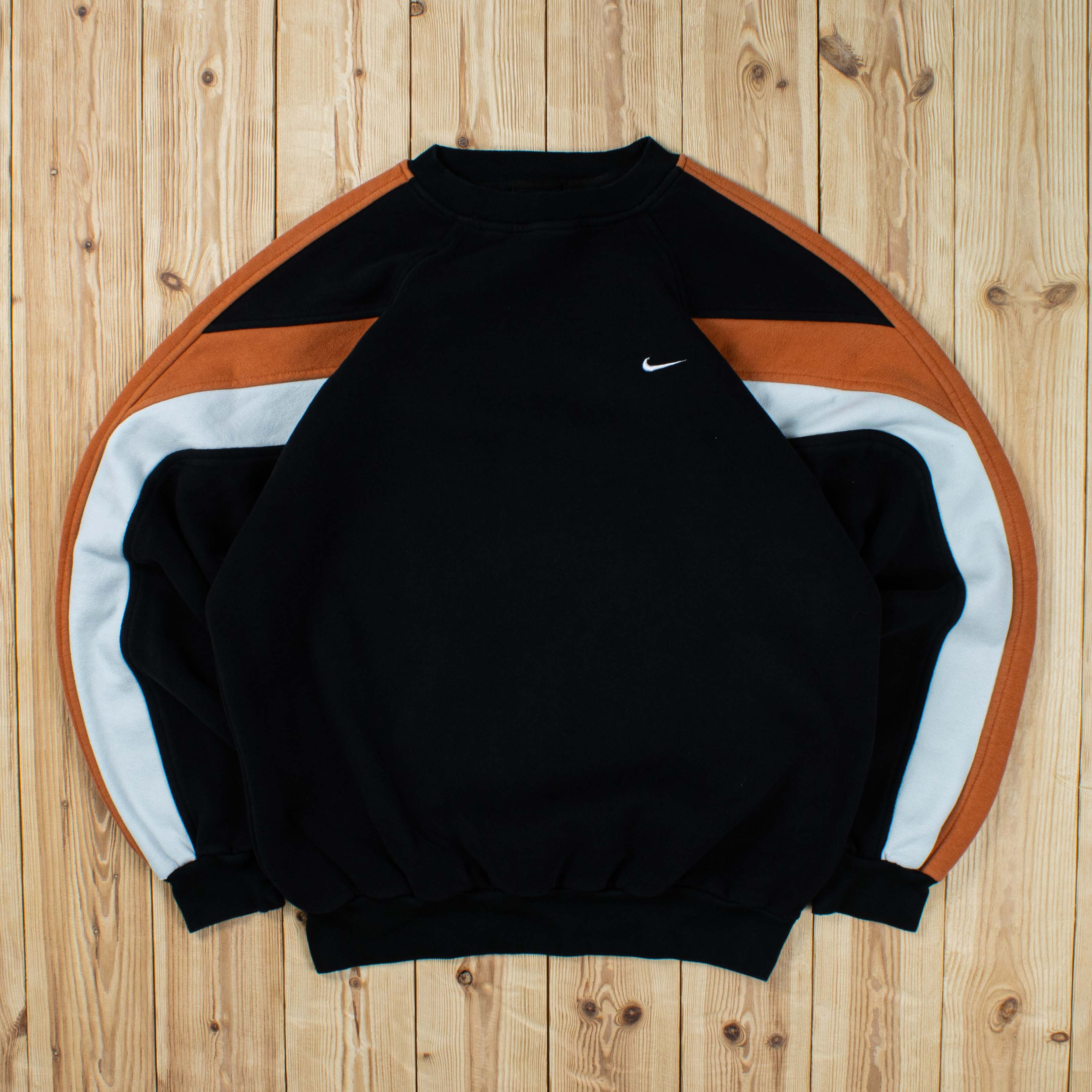 (L) Vintage Nike Essential Embroidered Sweatshirt