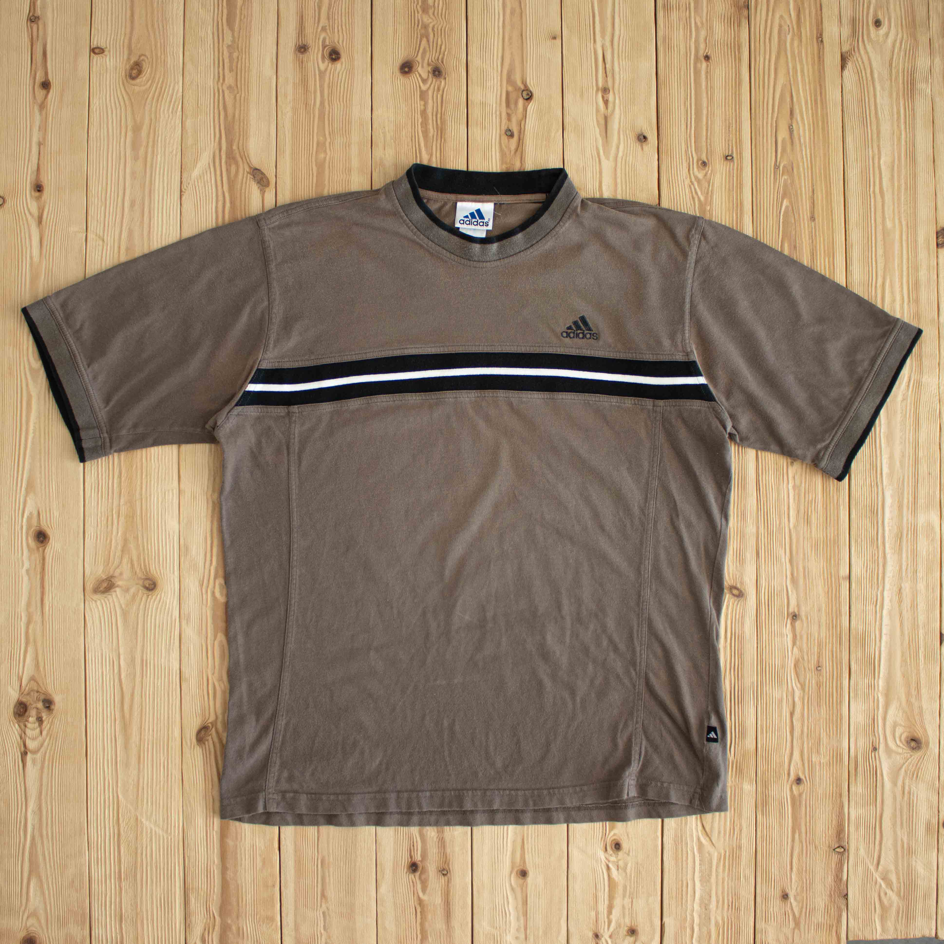 (L/XL) Adidas Vintage Embroidered T-Shirt Brown