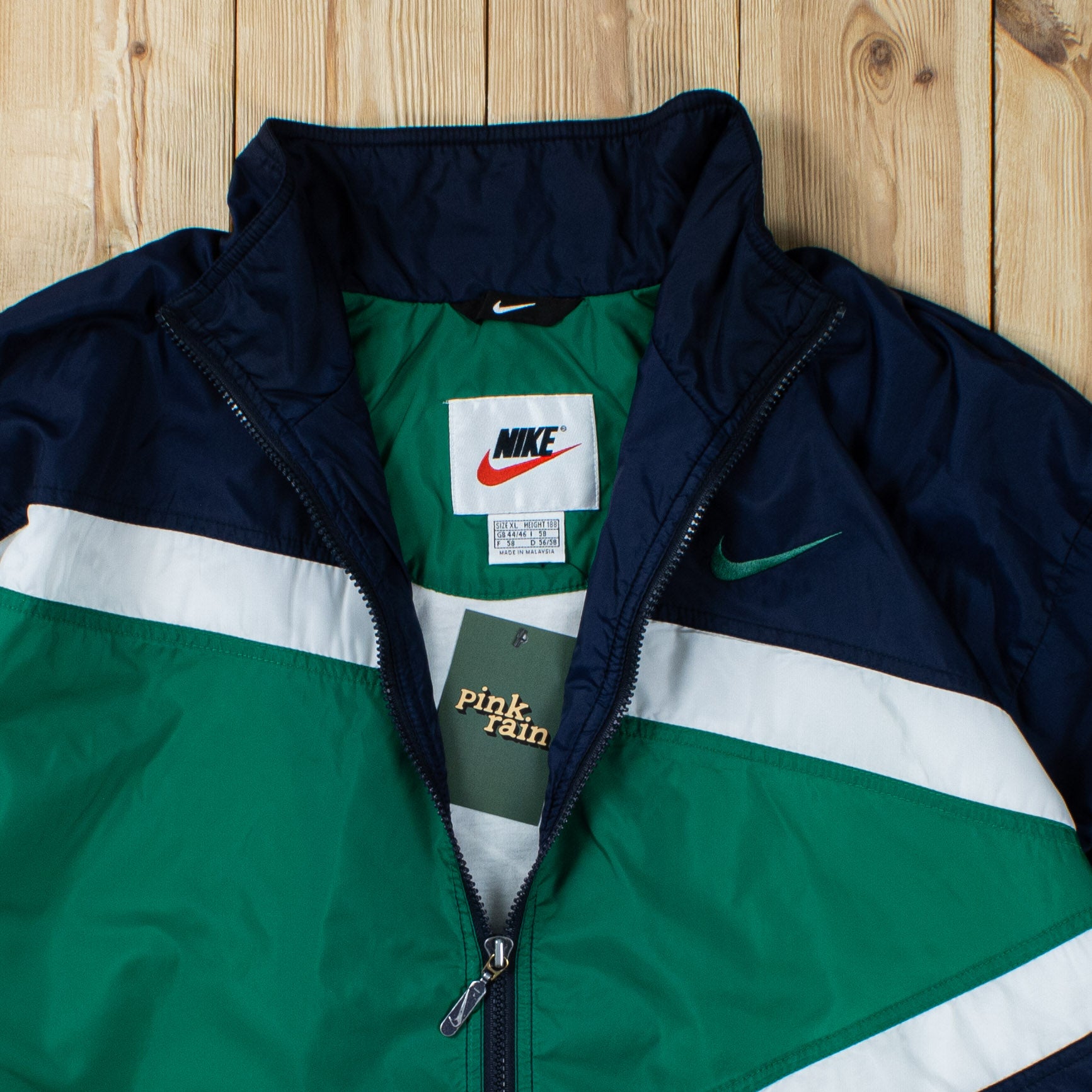 (L) Vintage Nike Swoosh Embroidered Jacket