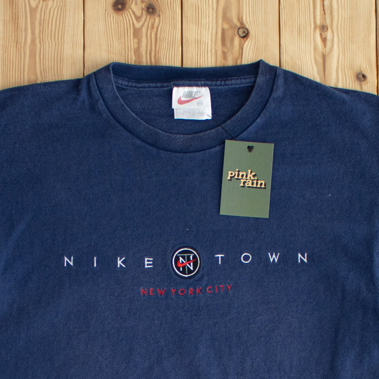 (M) Nike Town New York City Vintage Embroidered T-Shirt Blue