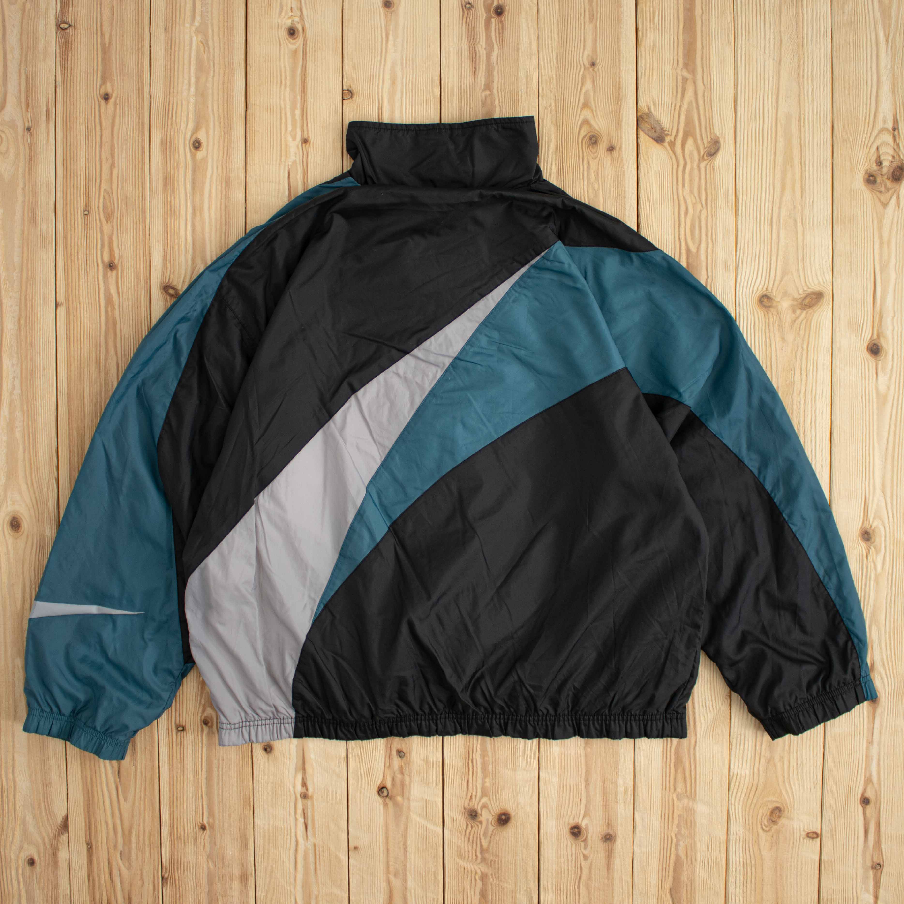 (M) Vintage Nike Essential Embroidered Jacket