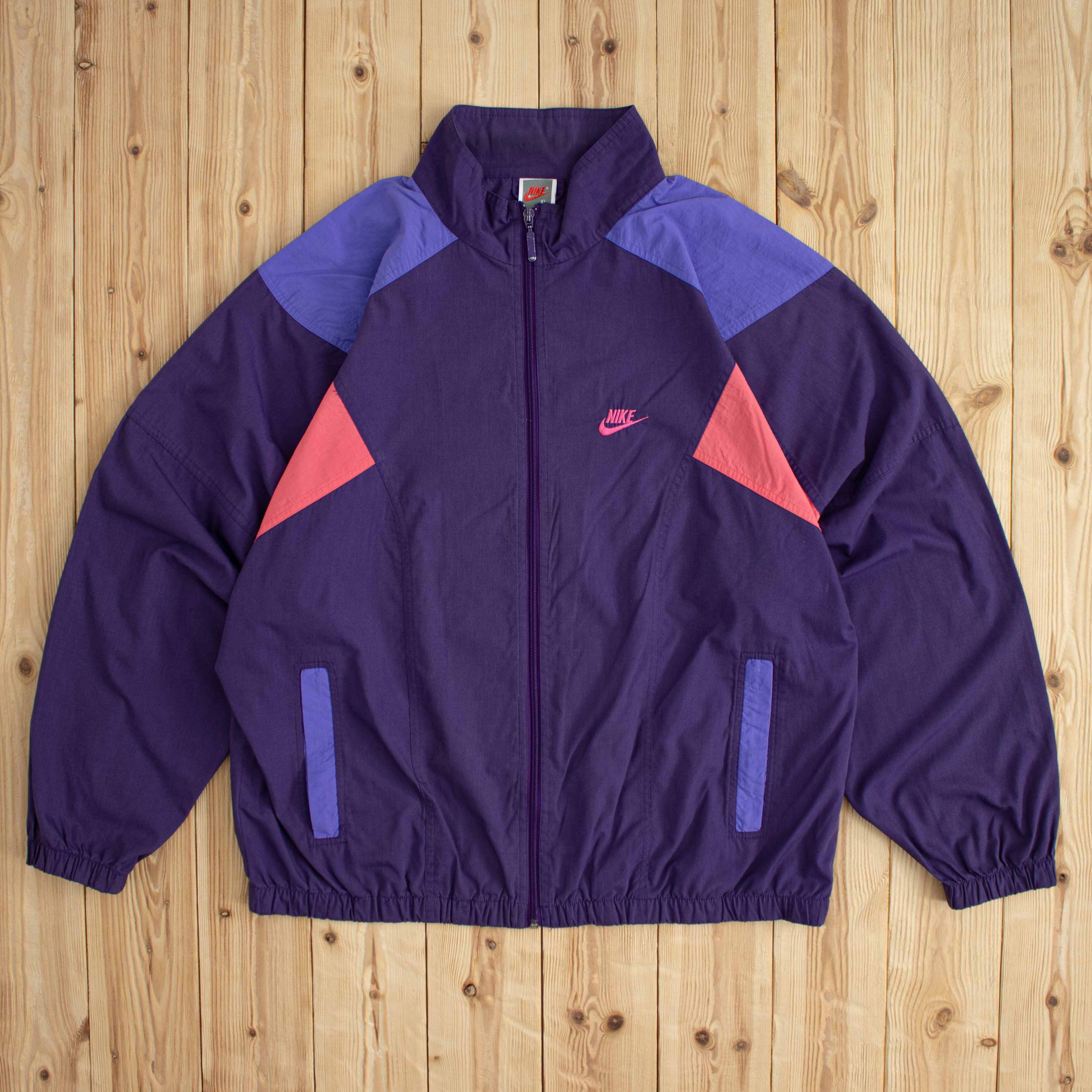 (L) Vintage Nike Essential Embroidered Jacket