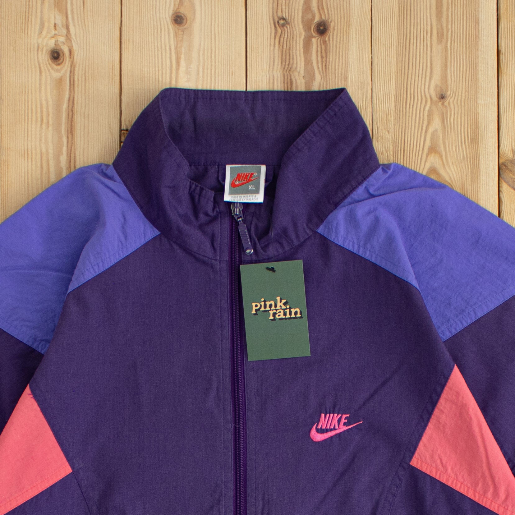 (L) Vintage Nike Essential Embroidered Jacket