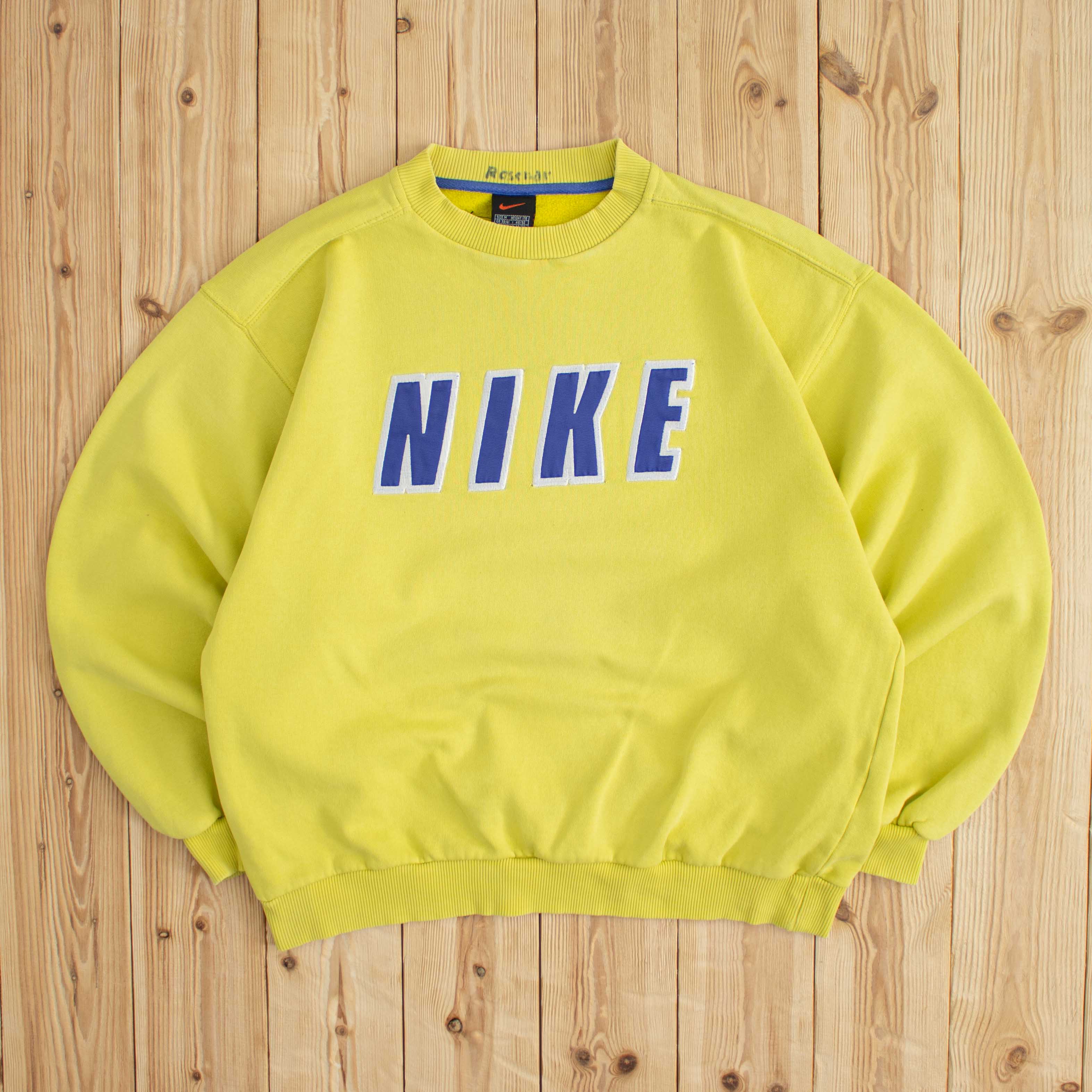 (M) Vintage Nike Spell Out Embroidered Sweatshirt