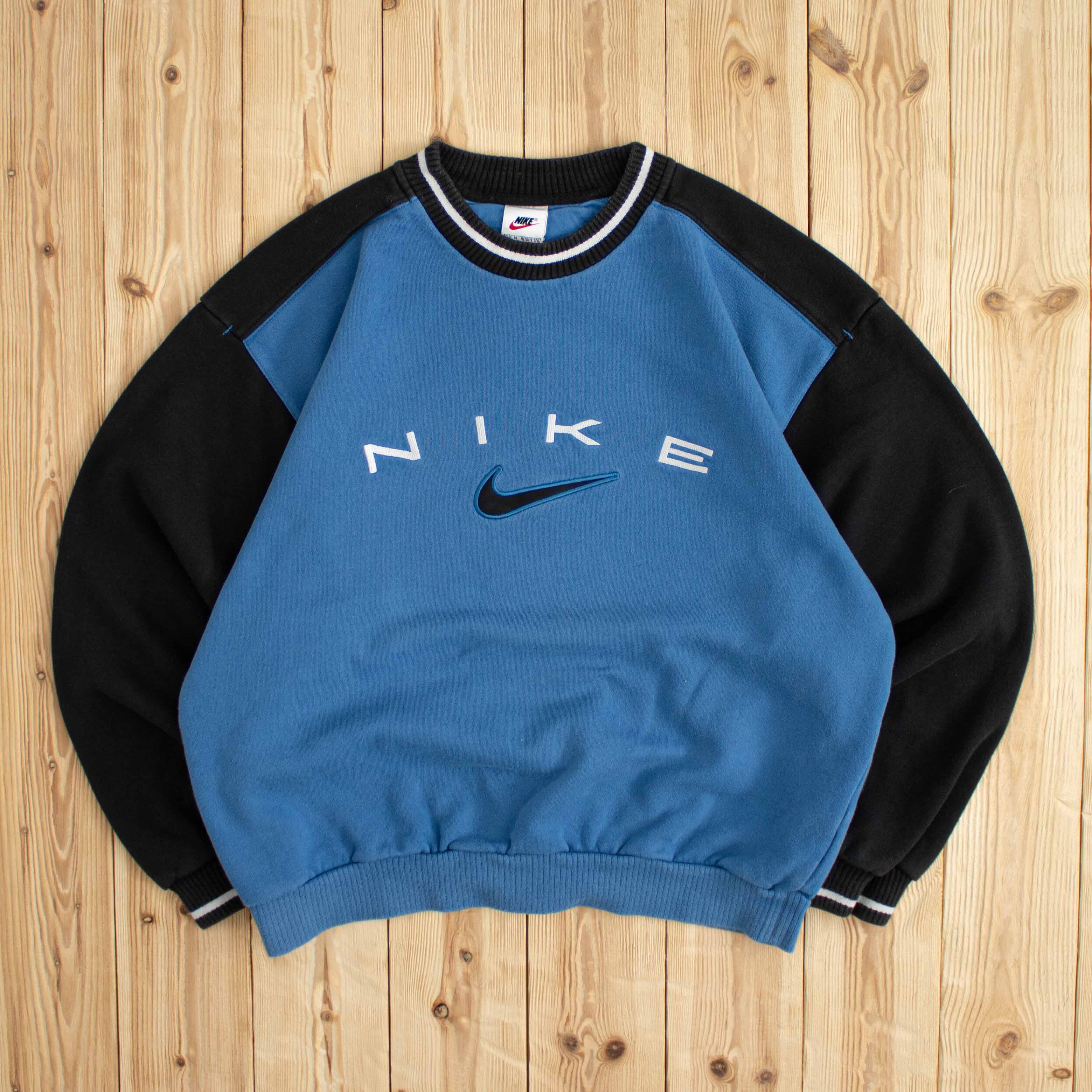 (S/M) Vintage Nike Spell Out Embroidered Sweatshirt