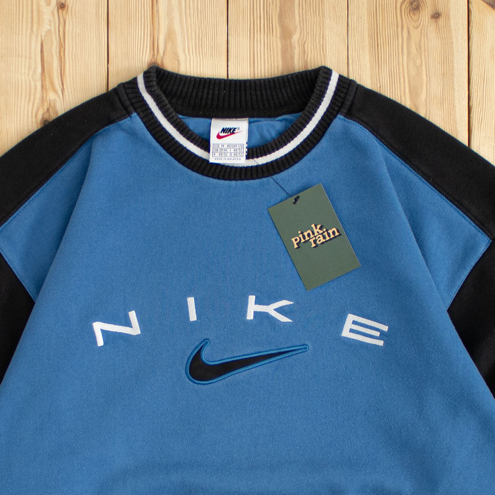 (S/M) Vintage Nike Spell Out Embroidered Sweatshirt