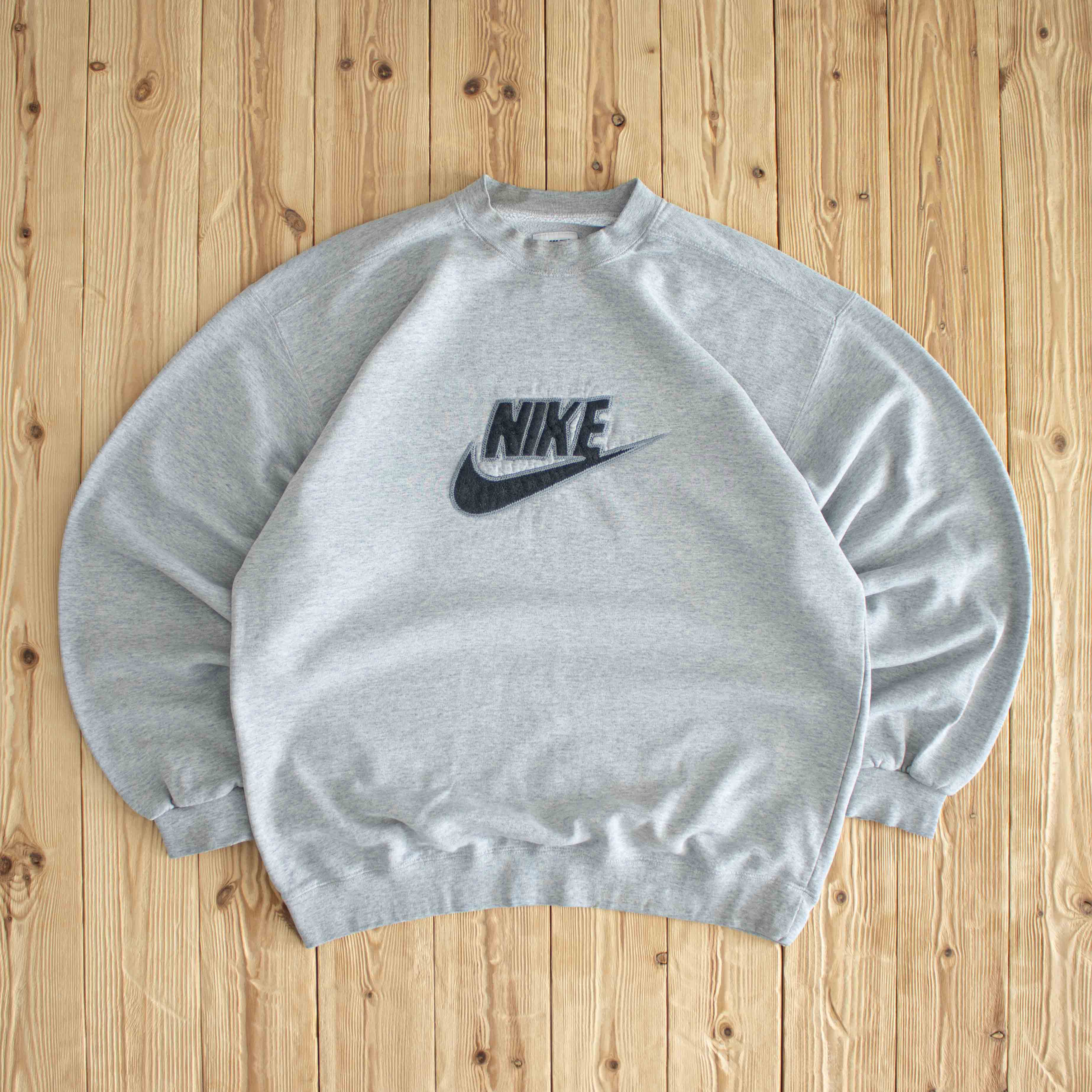 (L/XL) Nike Spell Out Vintage Embroidered Sweatshirt Gray