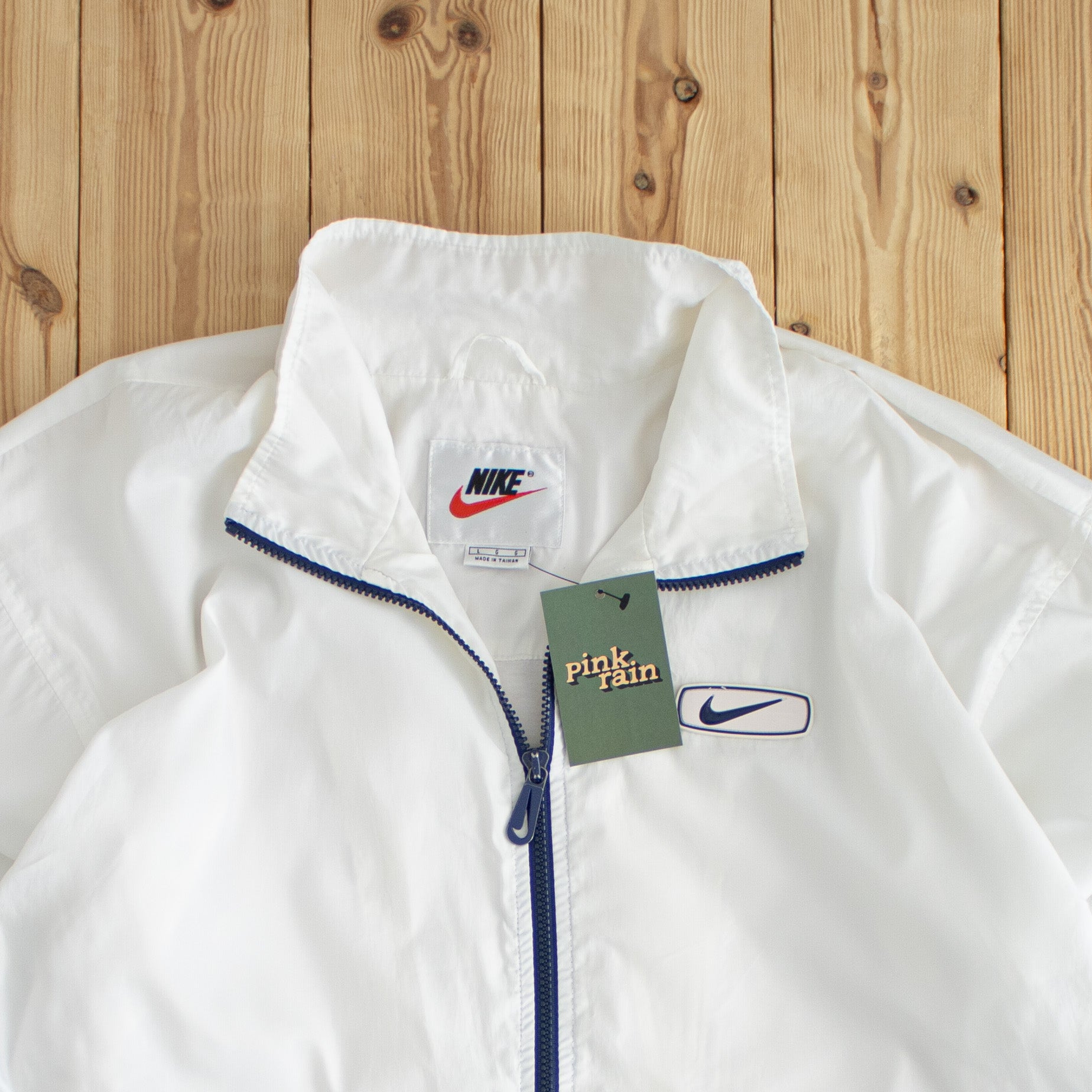 (L) Nike Vintage Swoosh Light Jacket White