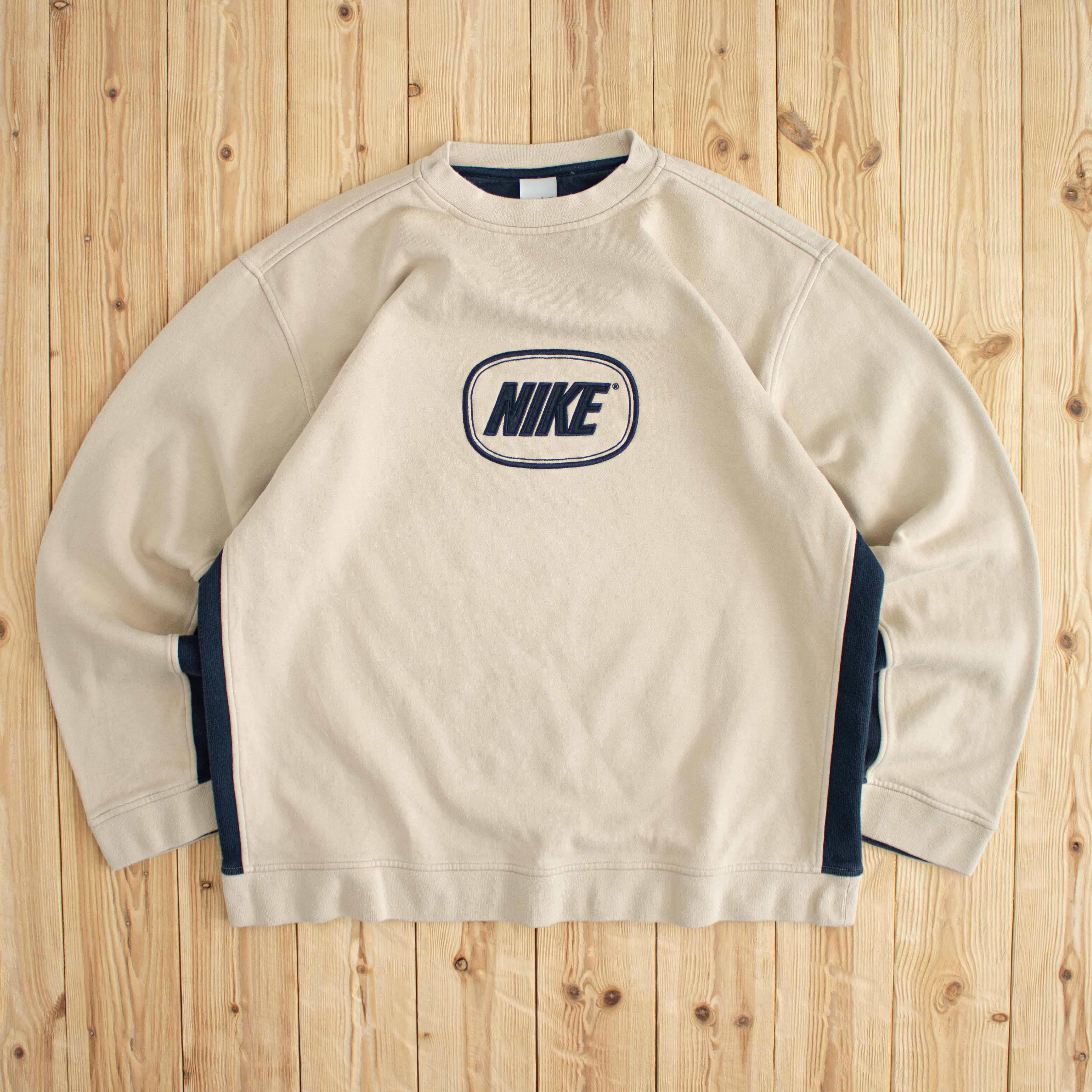 (L) Vintage Nike Spell Out Embroidered Sweatshirt