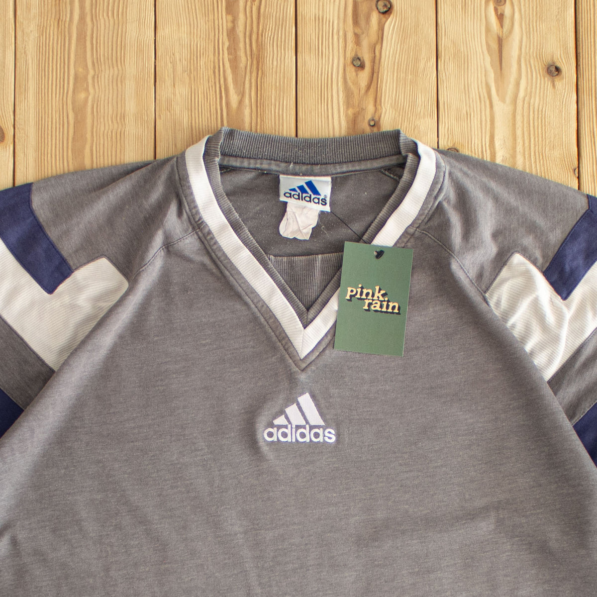 (L/XL) Adidas Vintage Embroidered T-Shirt Beige