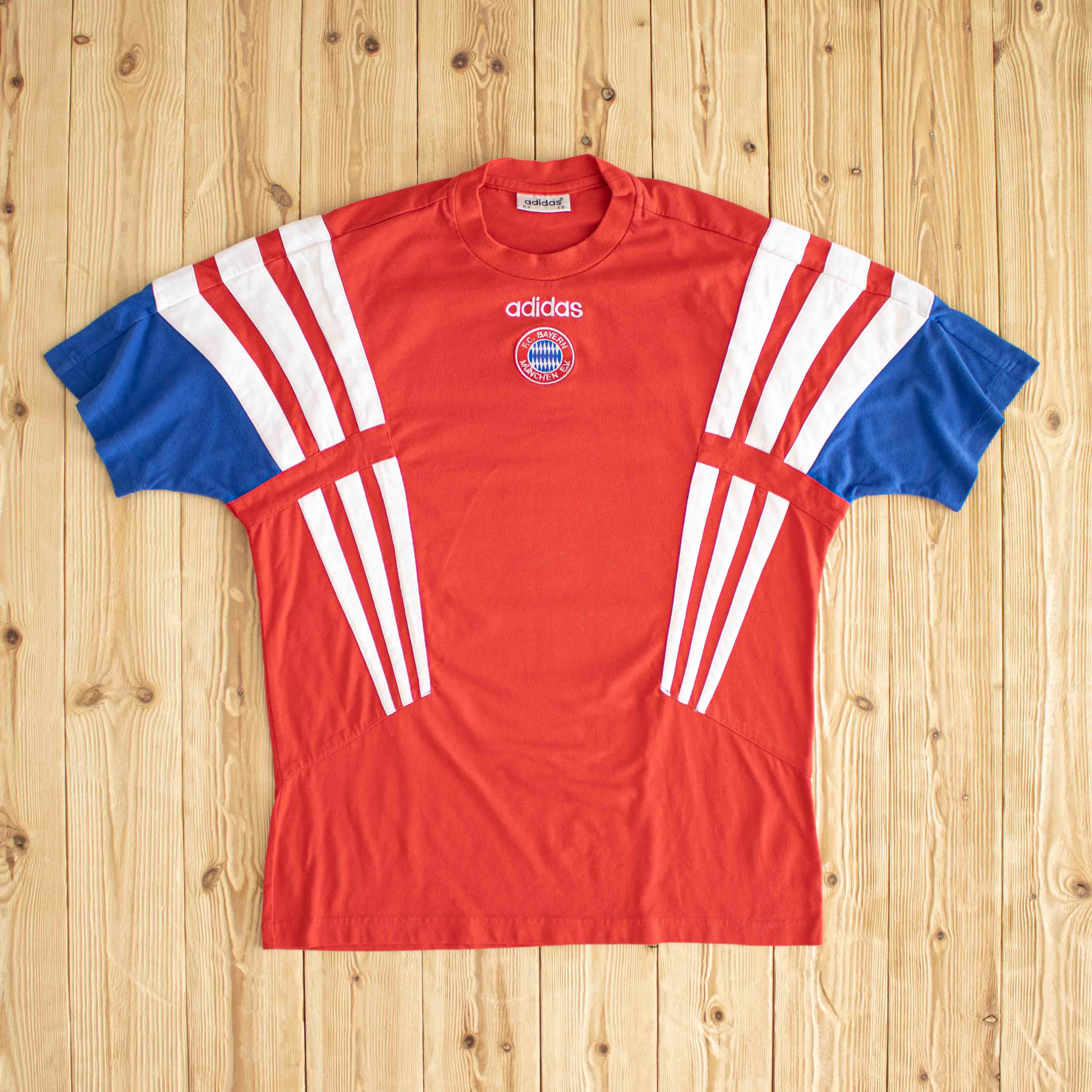 (L) Adidas Bayern F.C. Vintage Embroidered T-Shirt Red