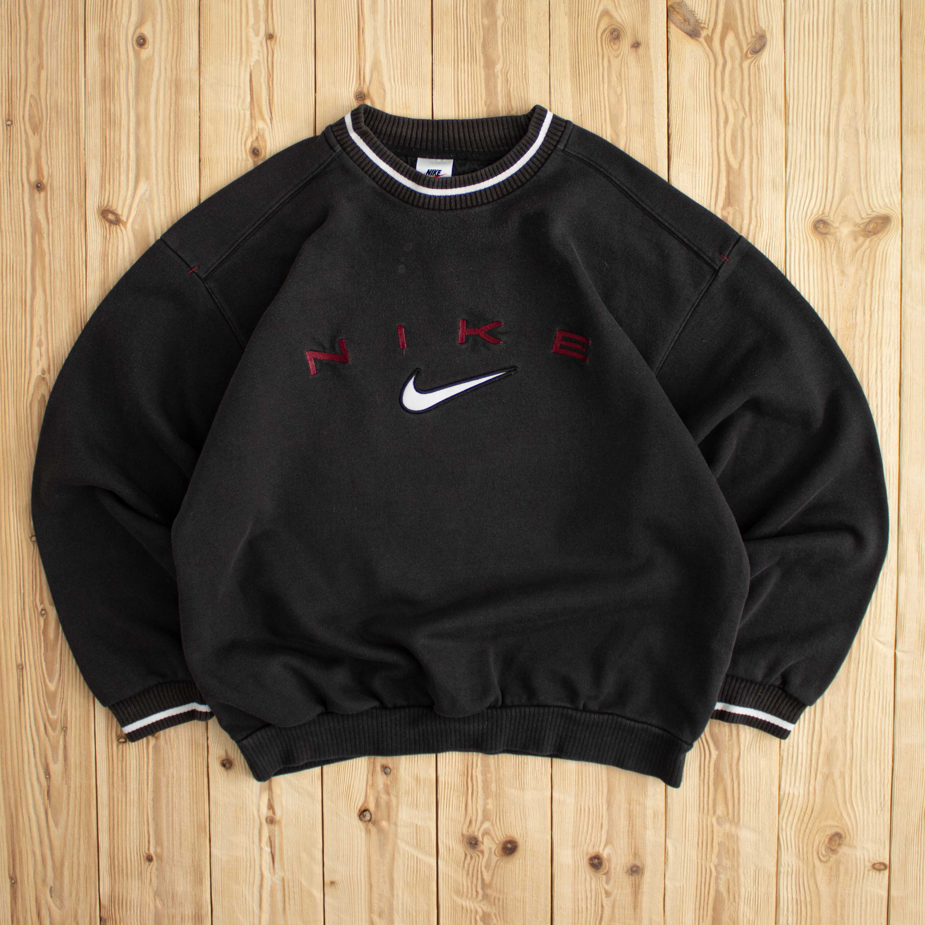 (M) Vintage Nike Spell Out Embroidered Sweatshirt