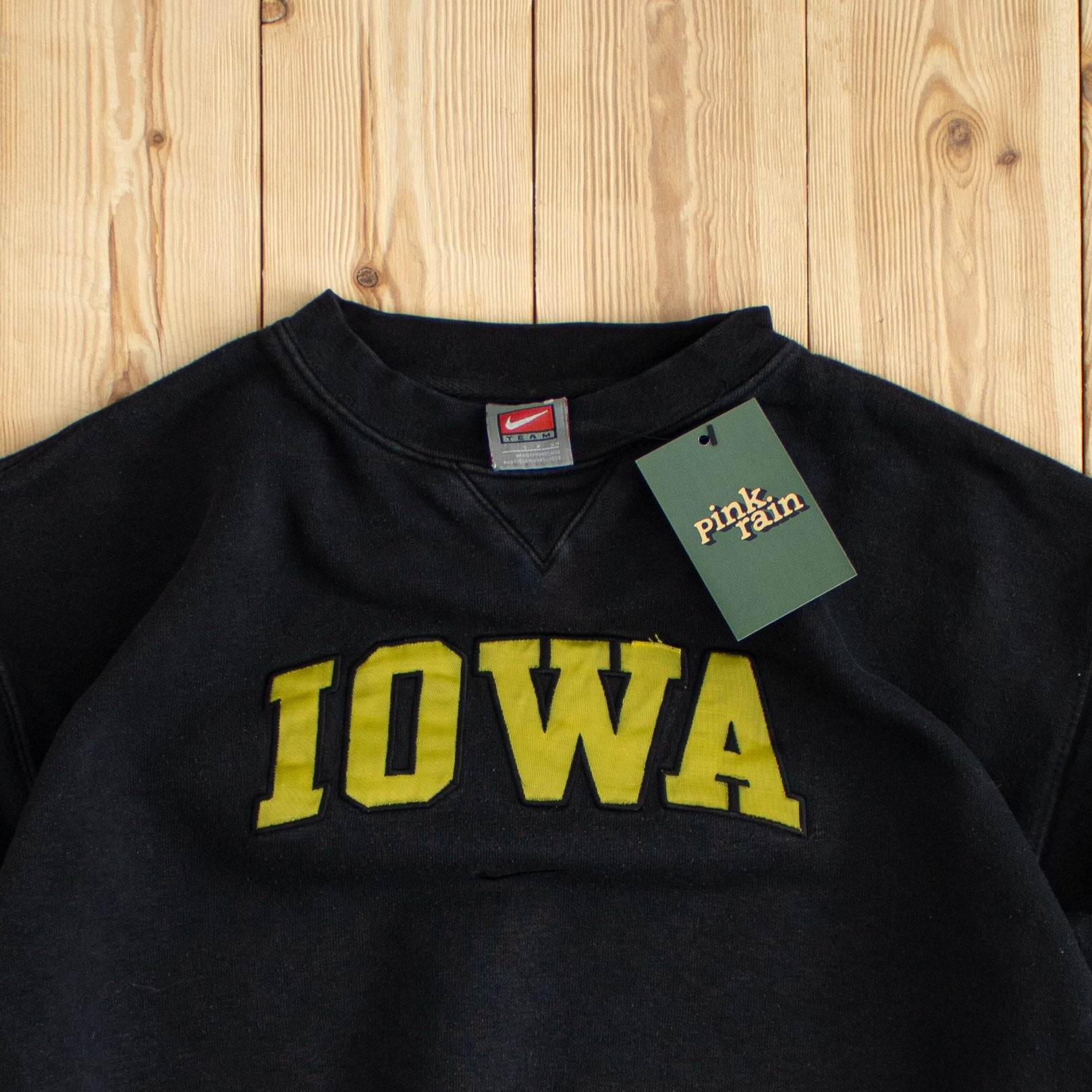 (M) Vintage Nike Iowa Center Swoosh Embroidered Sweatshirt
