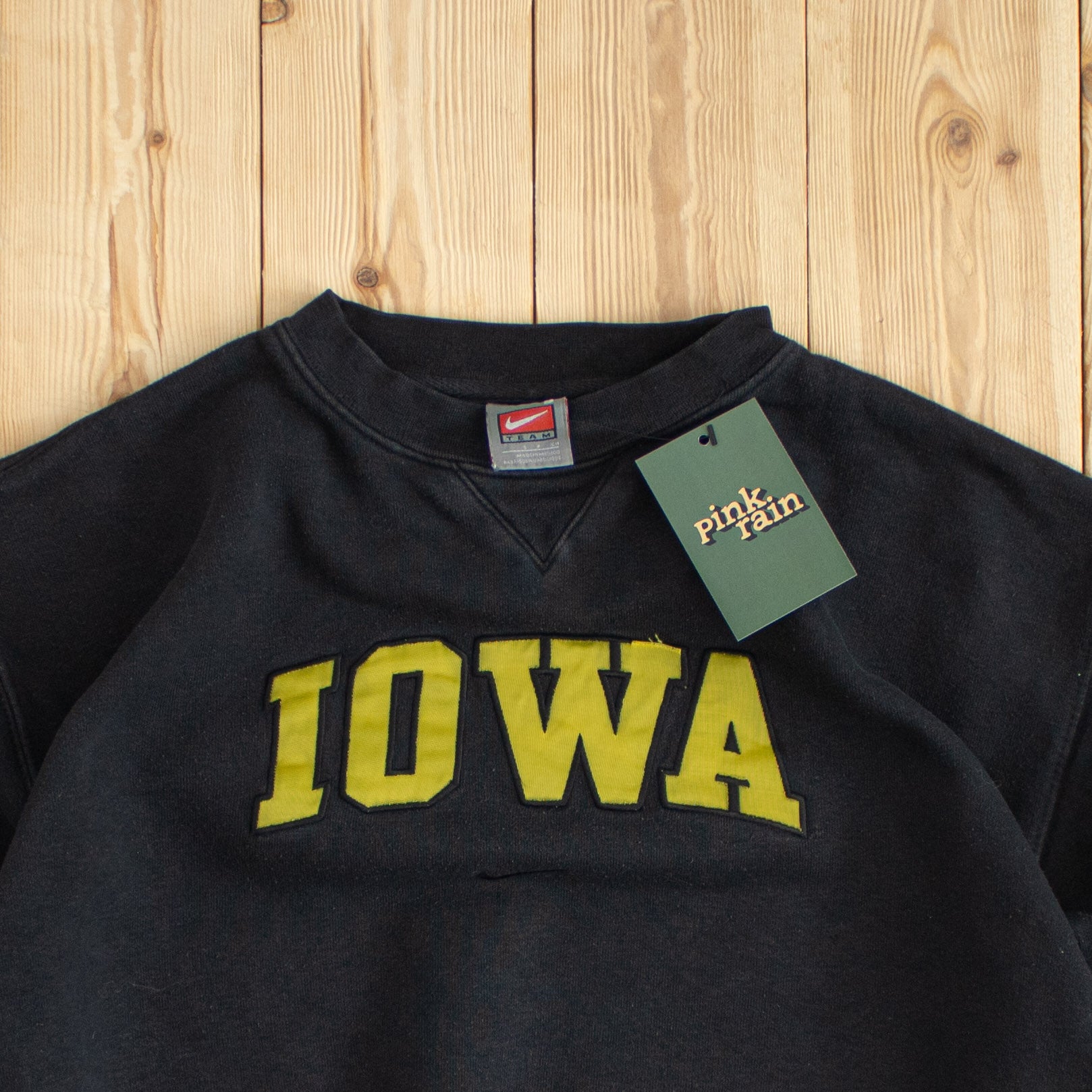(S/M) Vintage Nike Iowa Center Swoosh Embroidered Sweatshirt