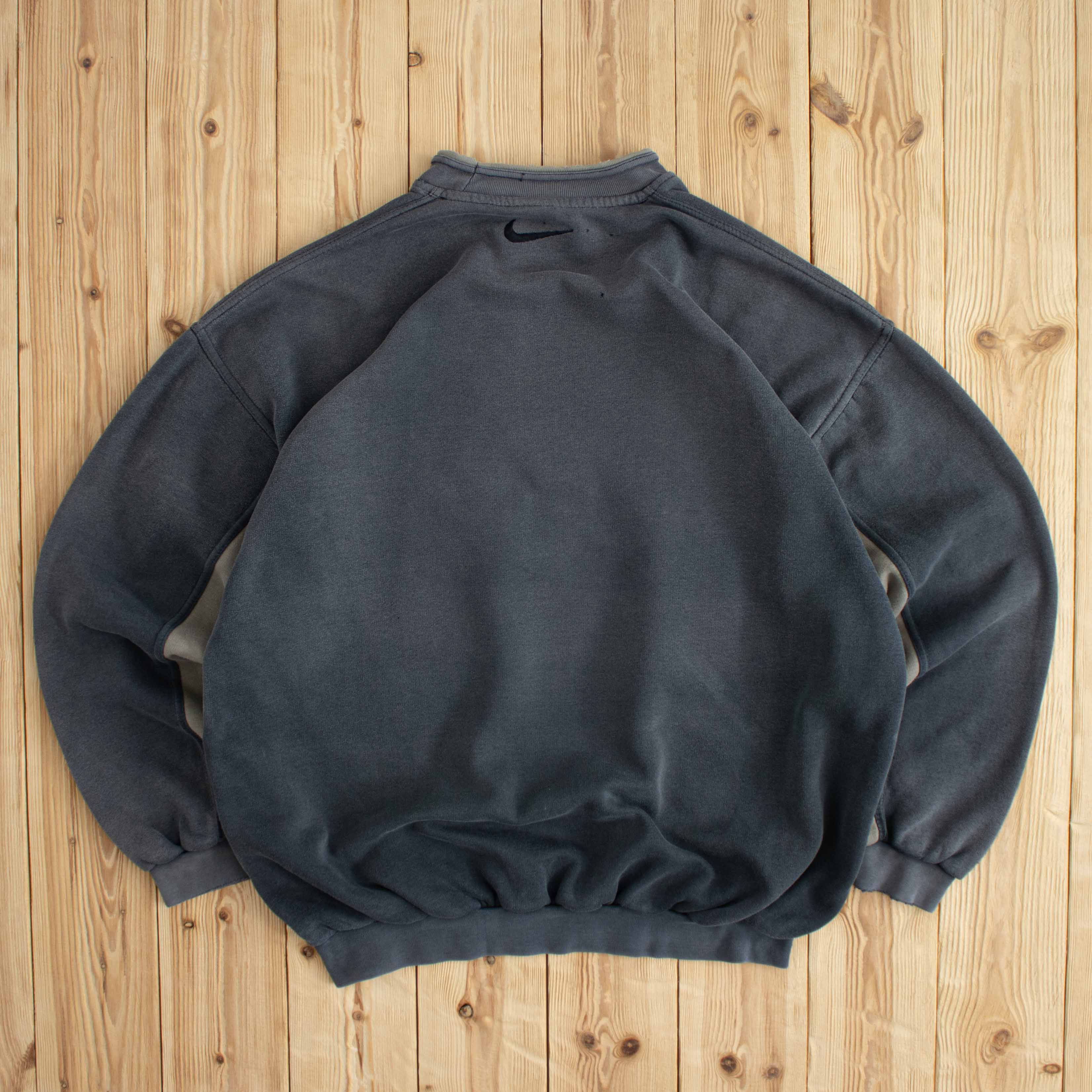 (L) Vintage Nike Spell Out Embroidered Sweatshirt