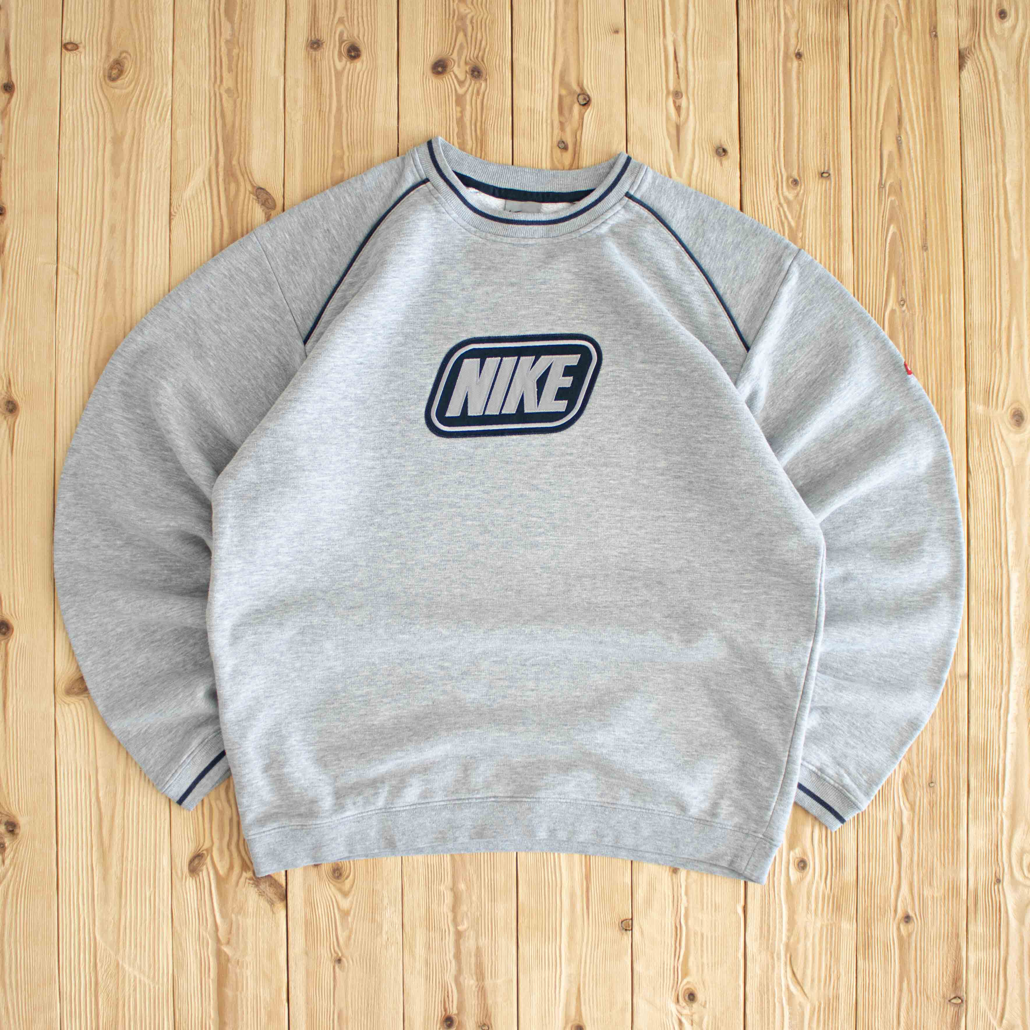 (L) Nike Spell Out Vintage Embroidered Sweatshirt Gray