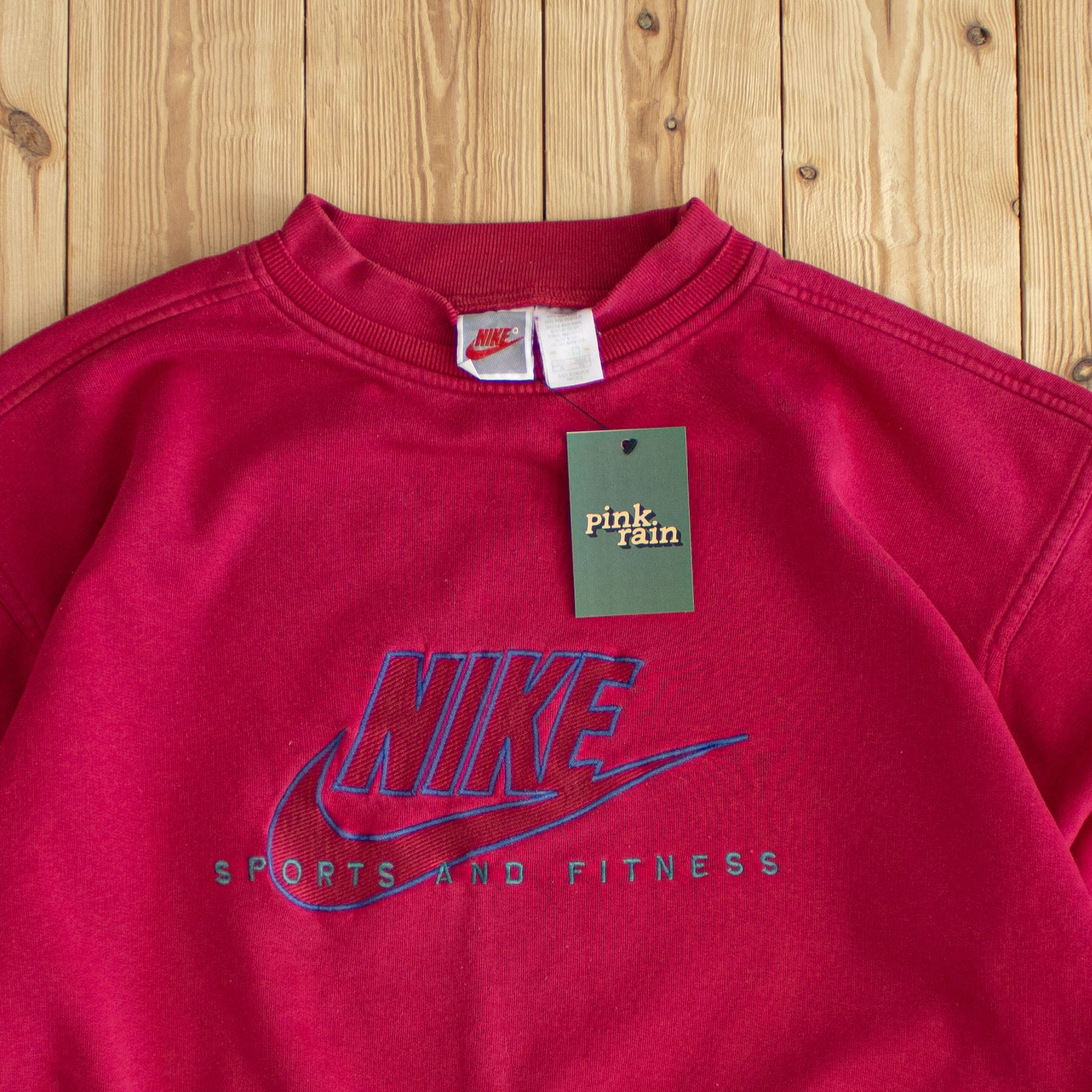 (L/XL) Nike Sports & Fitness Vintage Embroidered Cropped Sweatshirt Red Pink